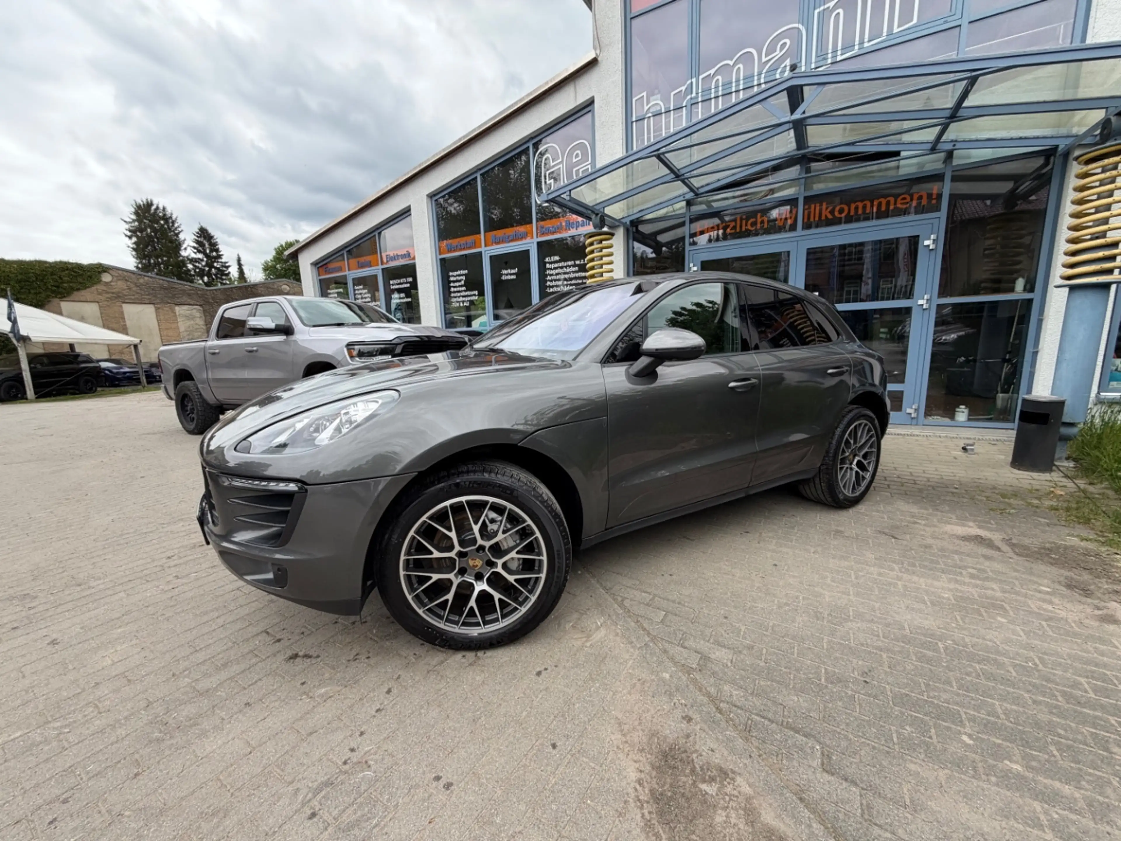 Porsche Macan S — photo 2