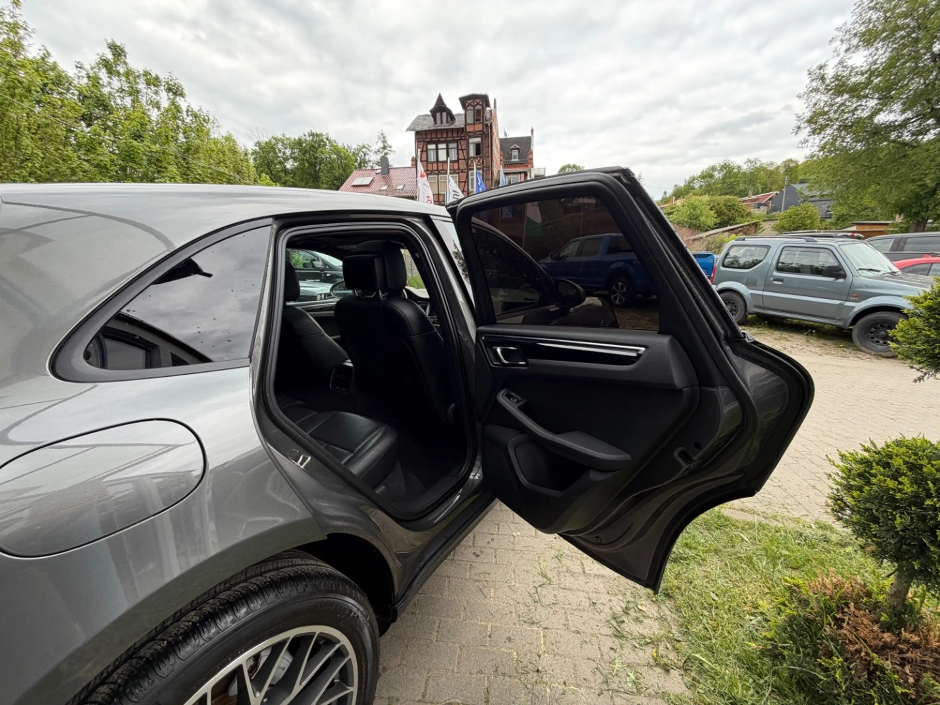 Porsche Macan S — photo 15
