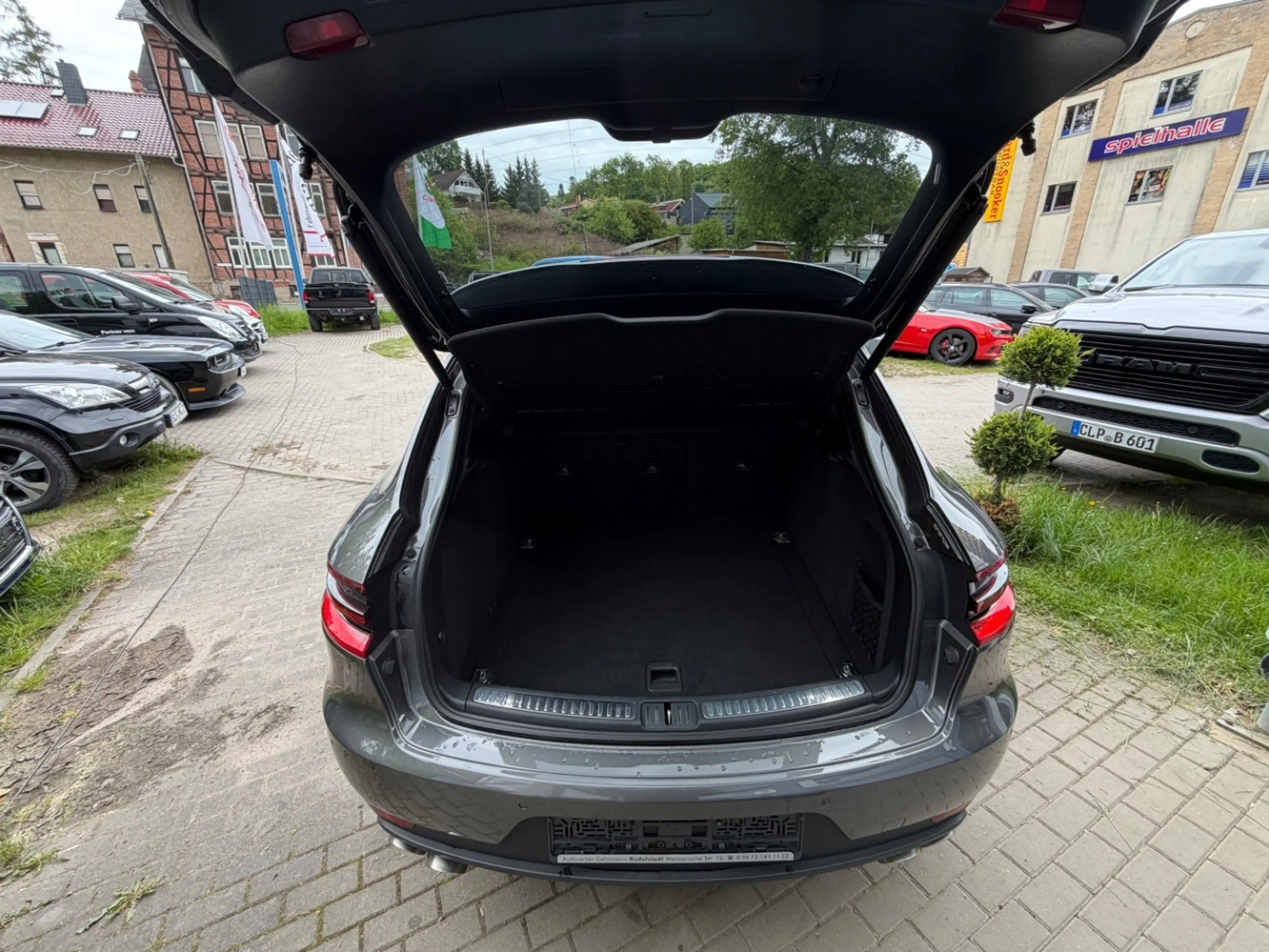 Porsche Macan S — photo 14