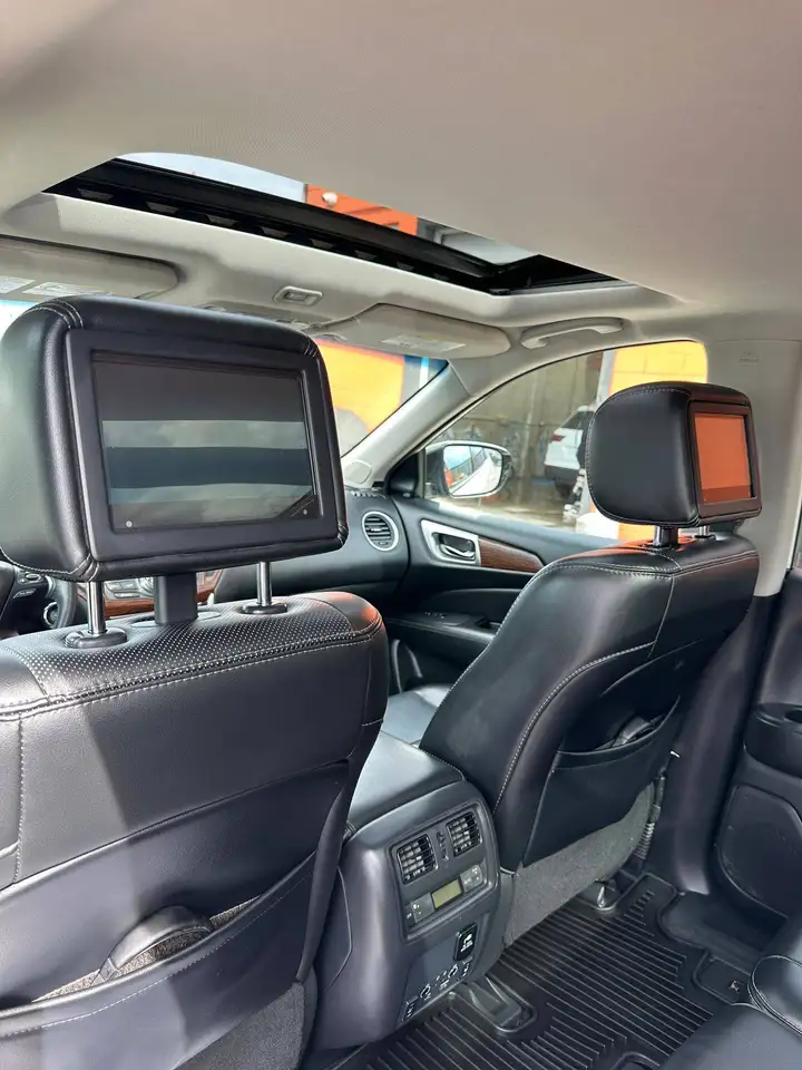 Nissan Pathfinder снимка Nissan Pathfinder