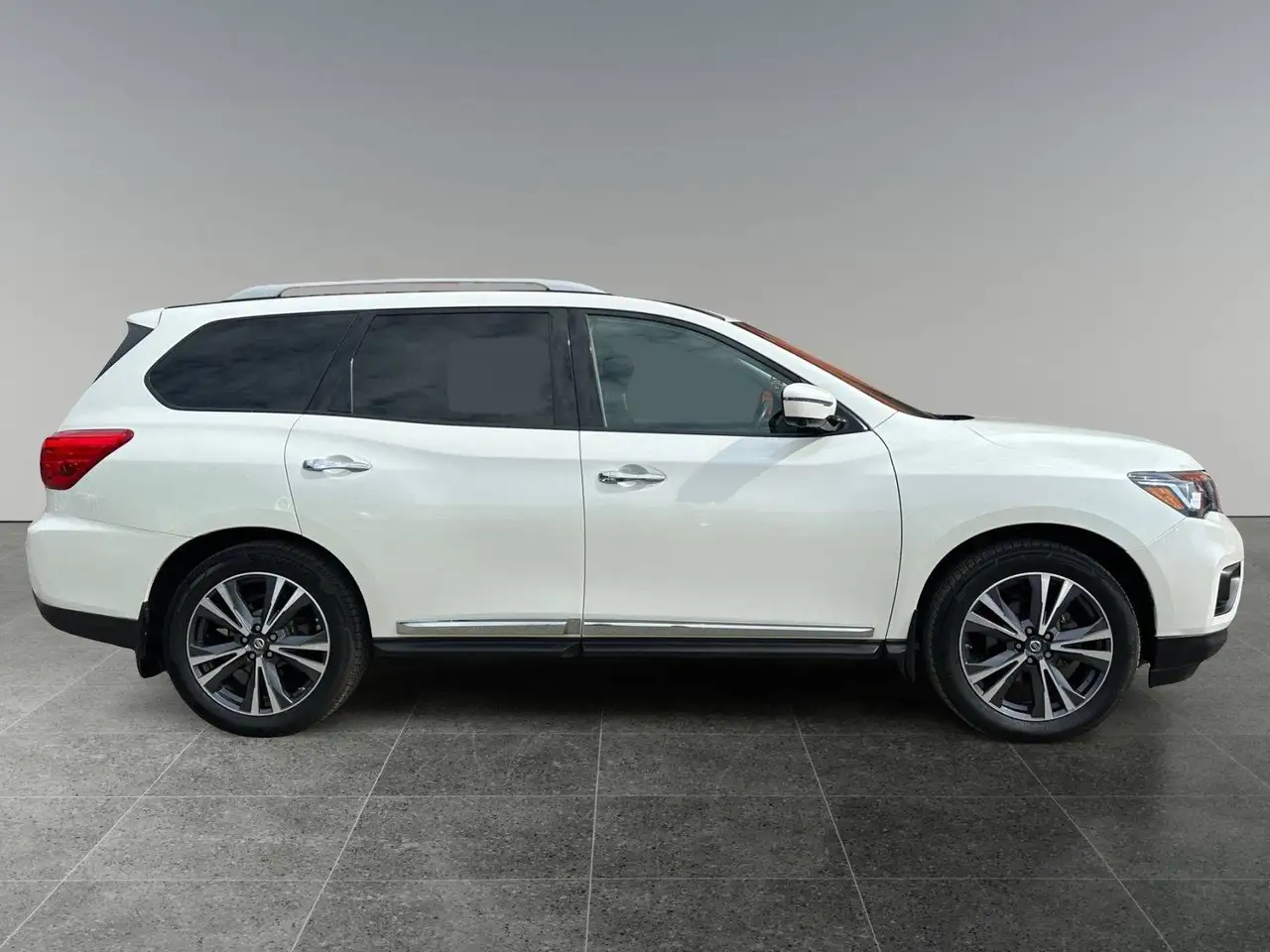 Nissan Pathfinder снимка Nissan Pathfinder