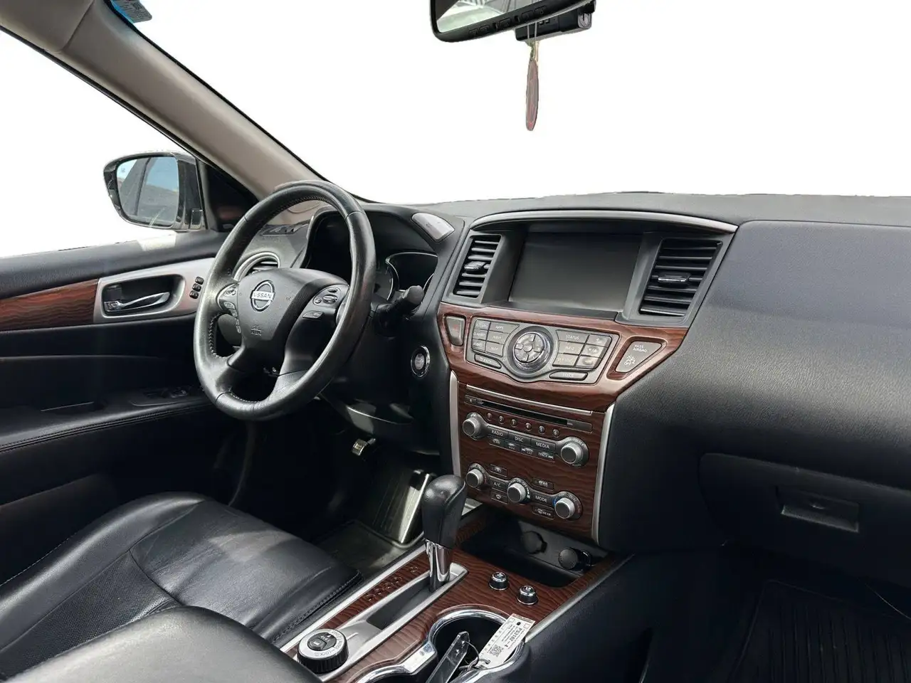 Nissan Pathfinder снимка Nissan Pathfinder
