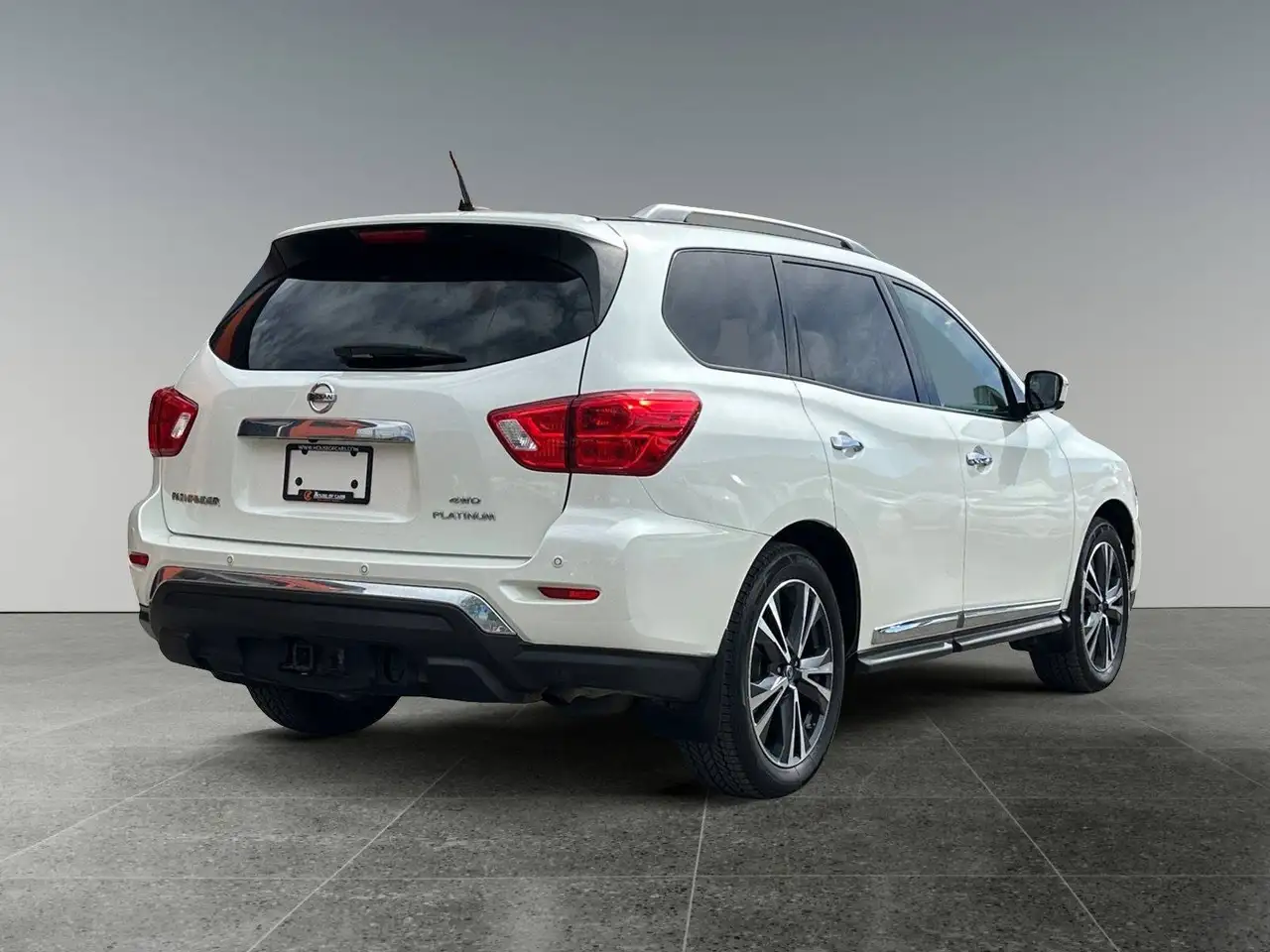 Nissan Pathfinder снимка Nissan Pathfinder