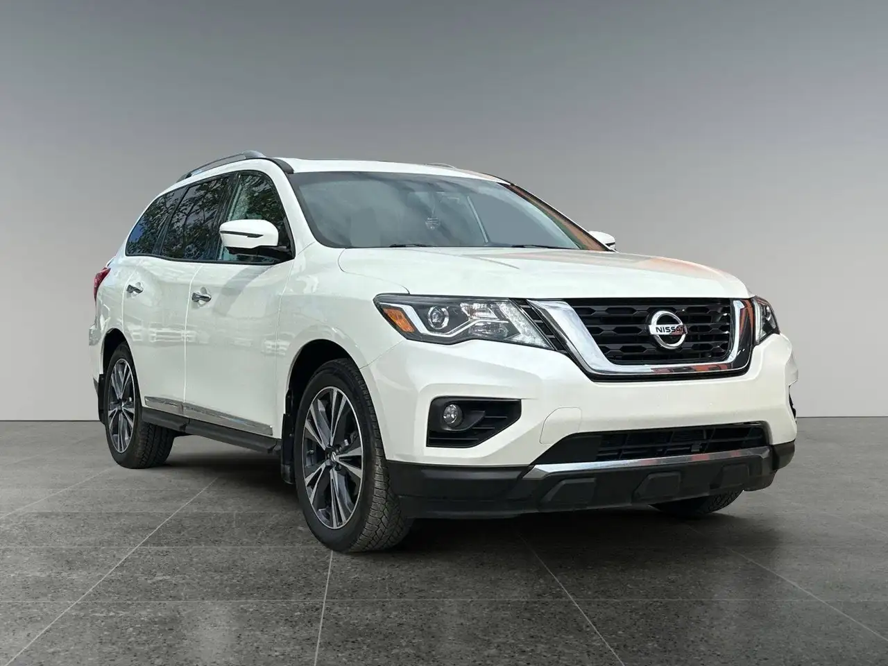 Nissan Pathfinder снимка Nissan Pathfinder
