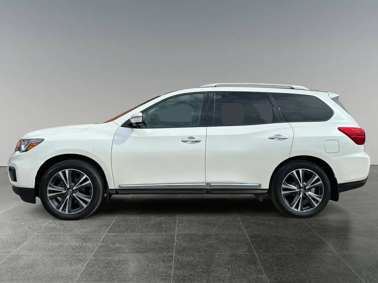 Nissan Pathfinder снимка Nissan Pathfinder