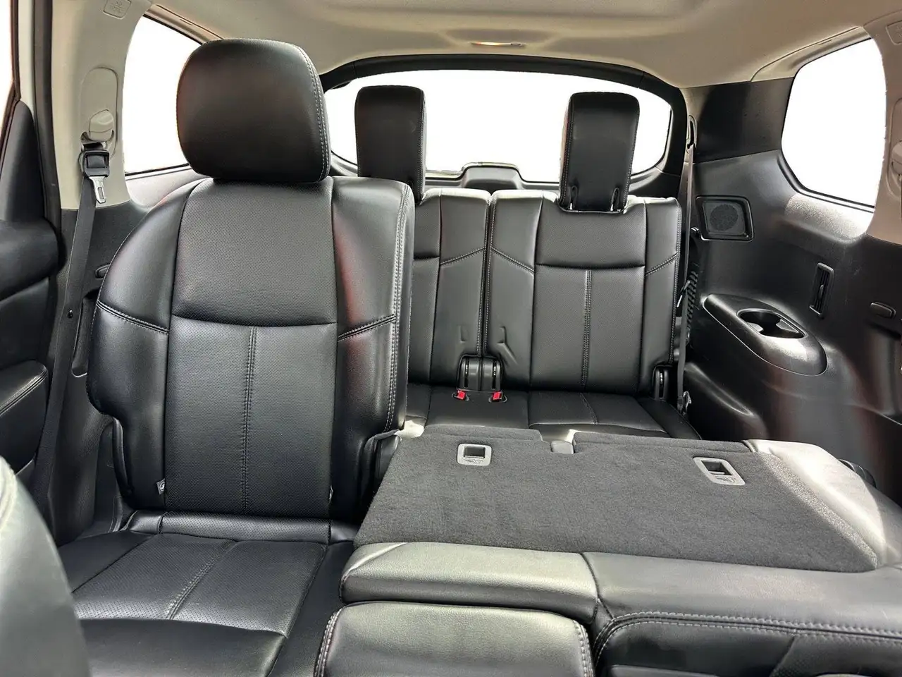 Nissan Pathfinder снимка Nissan Pathfinder