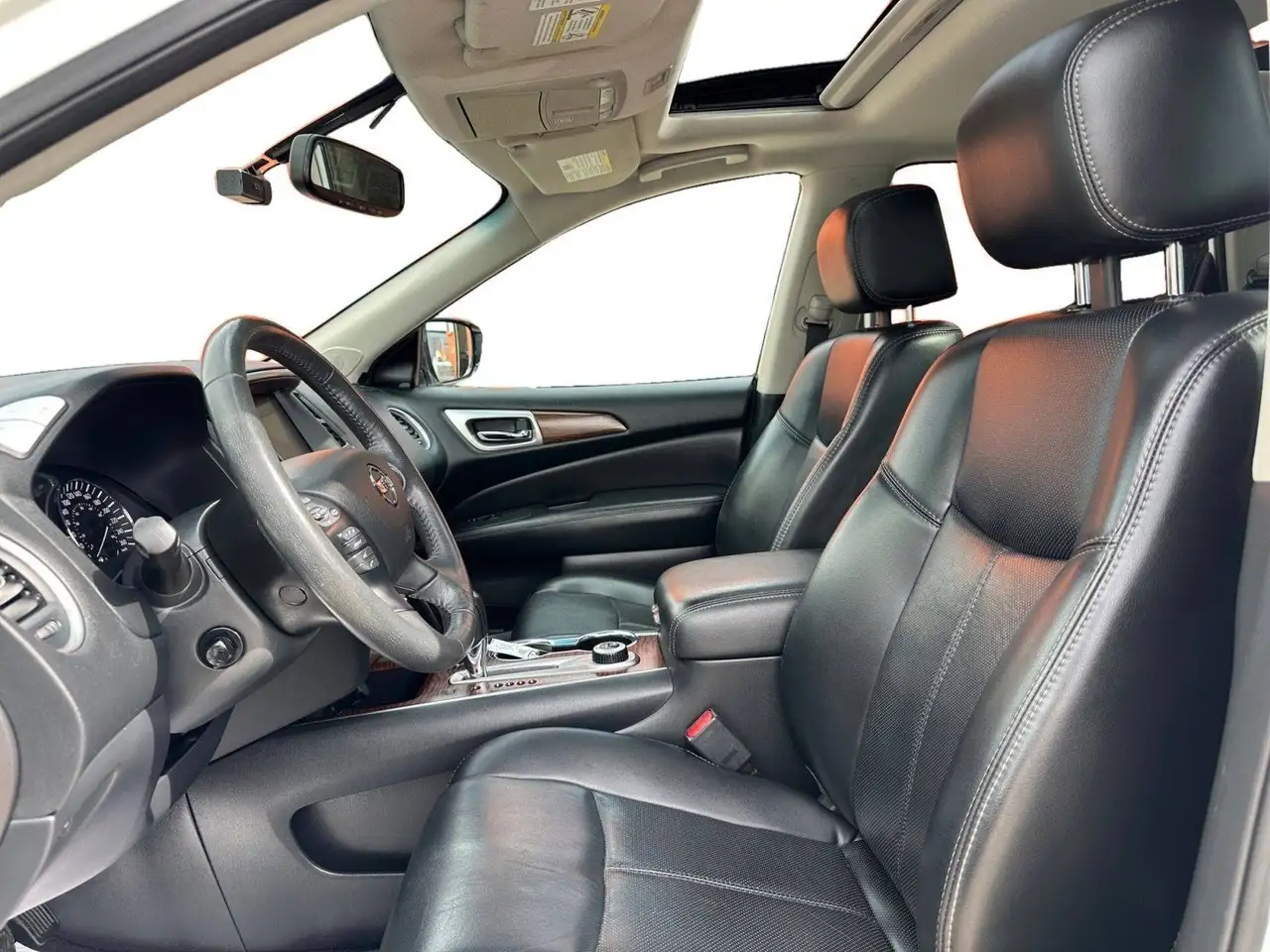 Nissan Pathfinder снимка Nissan Pathfinder
