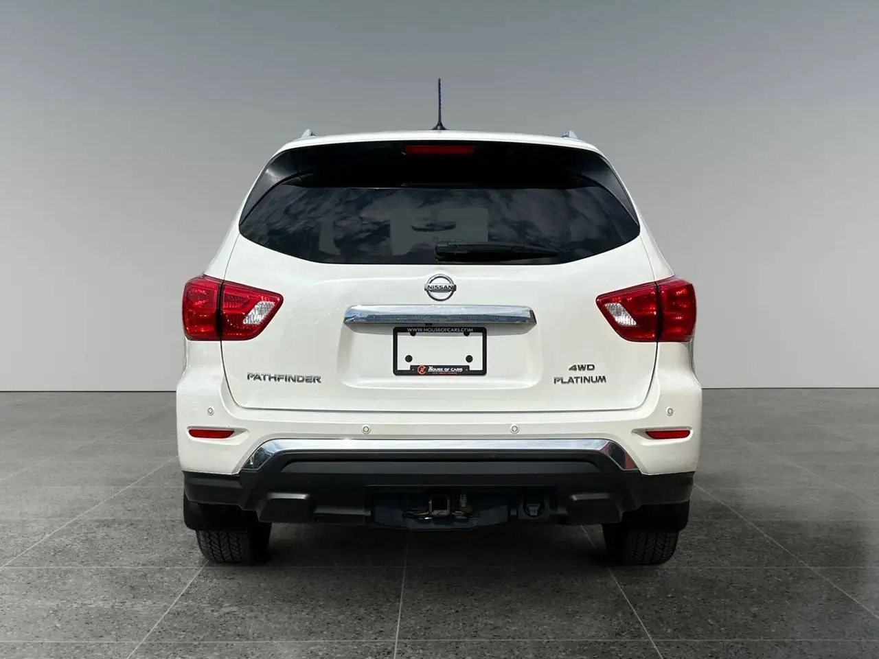 Nissan Pathfinder снимка Nissan Pathfinder