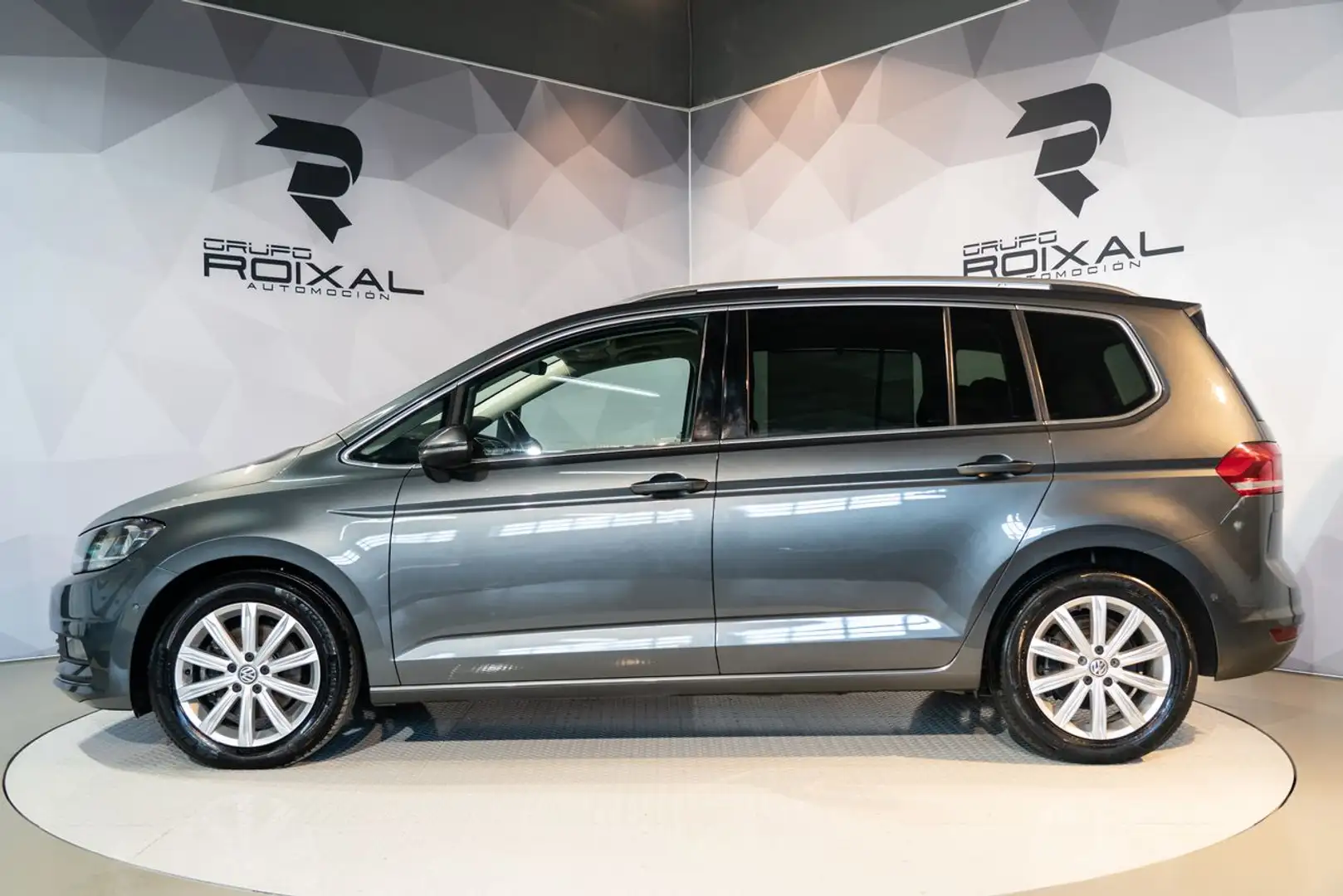 Volkswagen Touran 2.0TDI CR BMT Sport DSG7 140kW Grau - 2