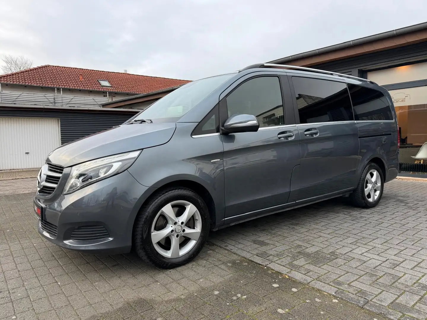 Mercedes-Benz V 250 d Avantgarde Lang STADHZG/360°CAM/1.HAND Grau - 2