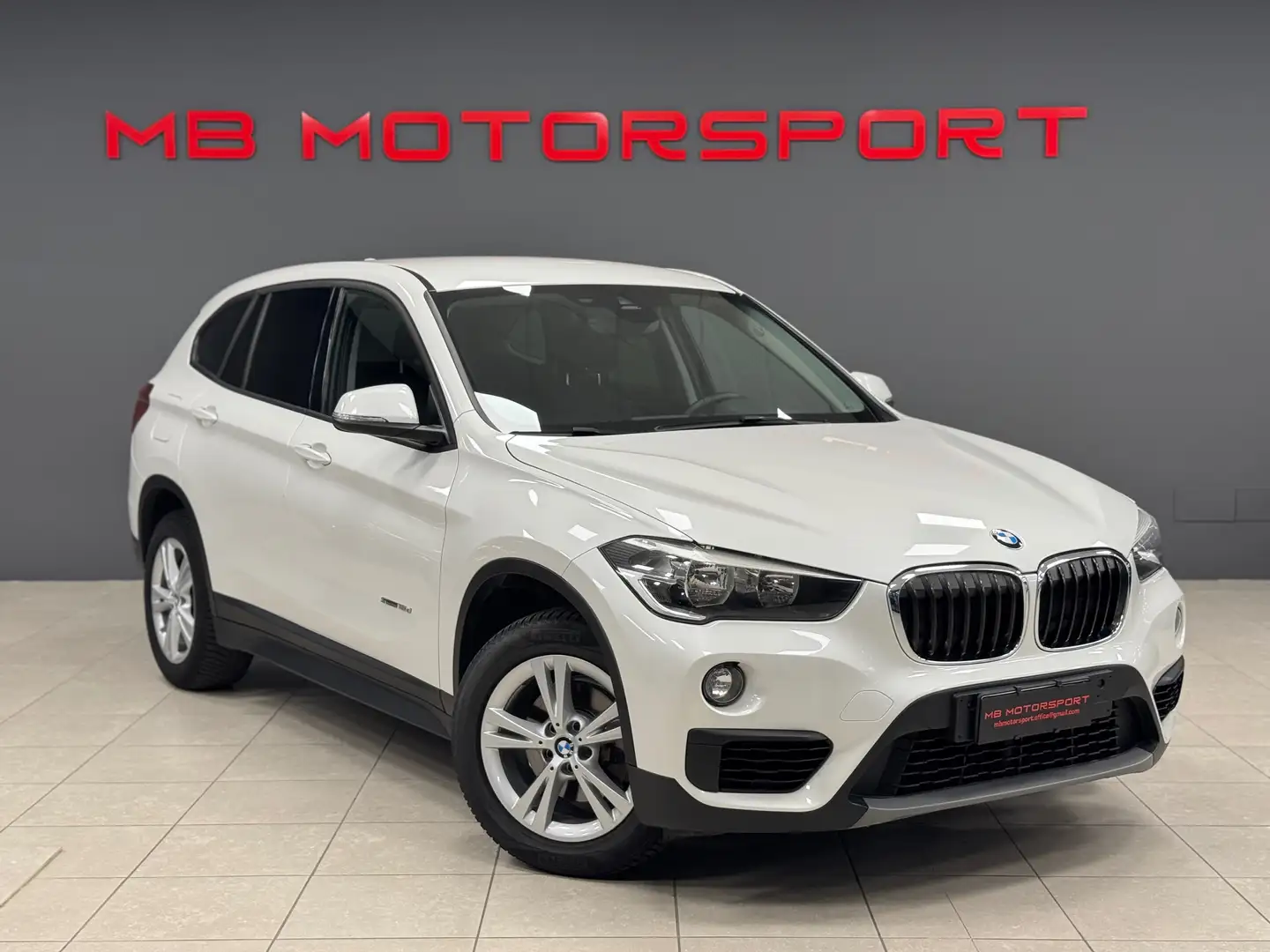 BMW X1 sdrive16d Sport Bianco - 1