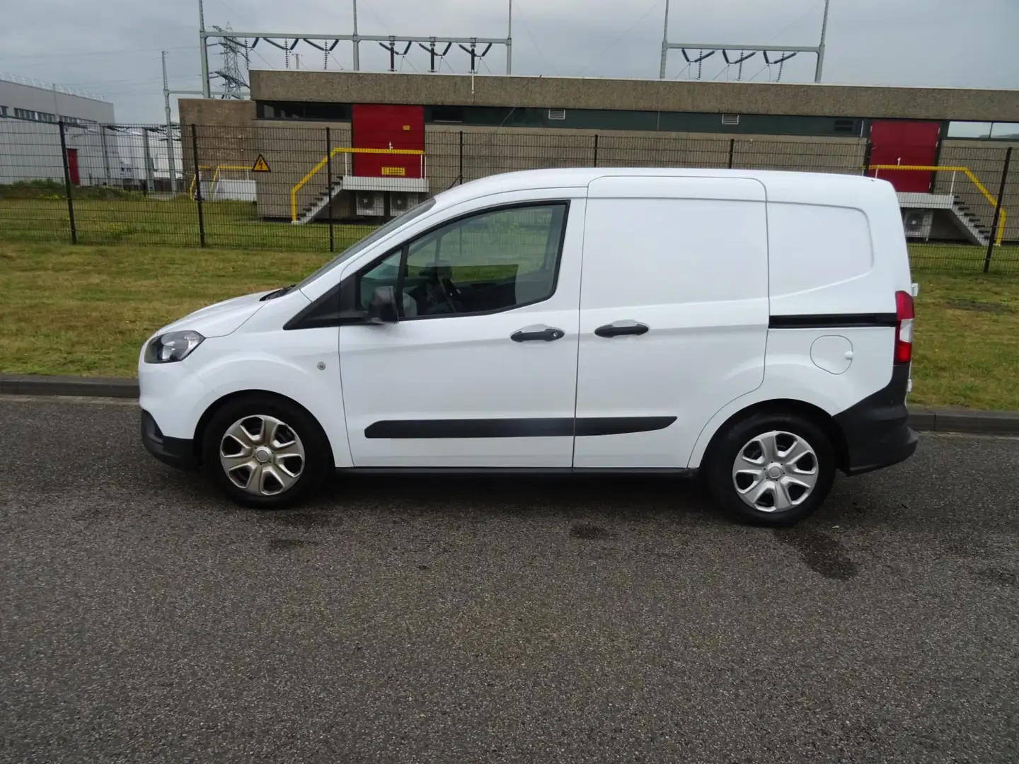 Ford Transit Courier 1.5 TDCI Trend Duratorq S&S Wit - 2