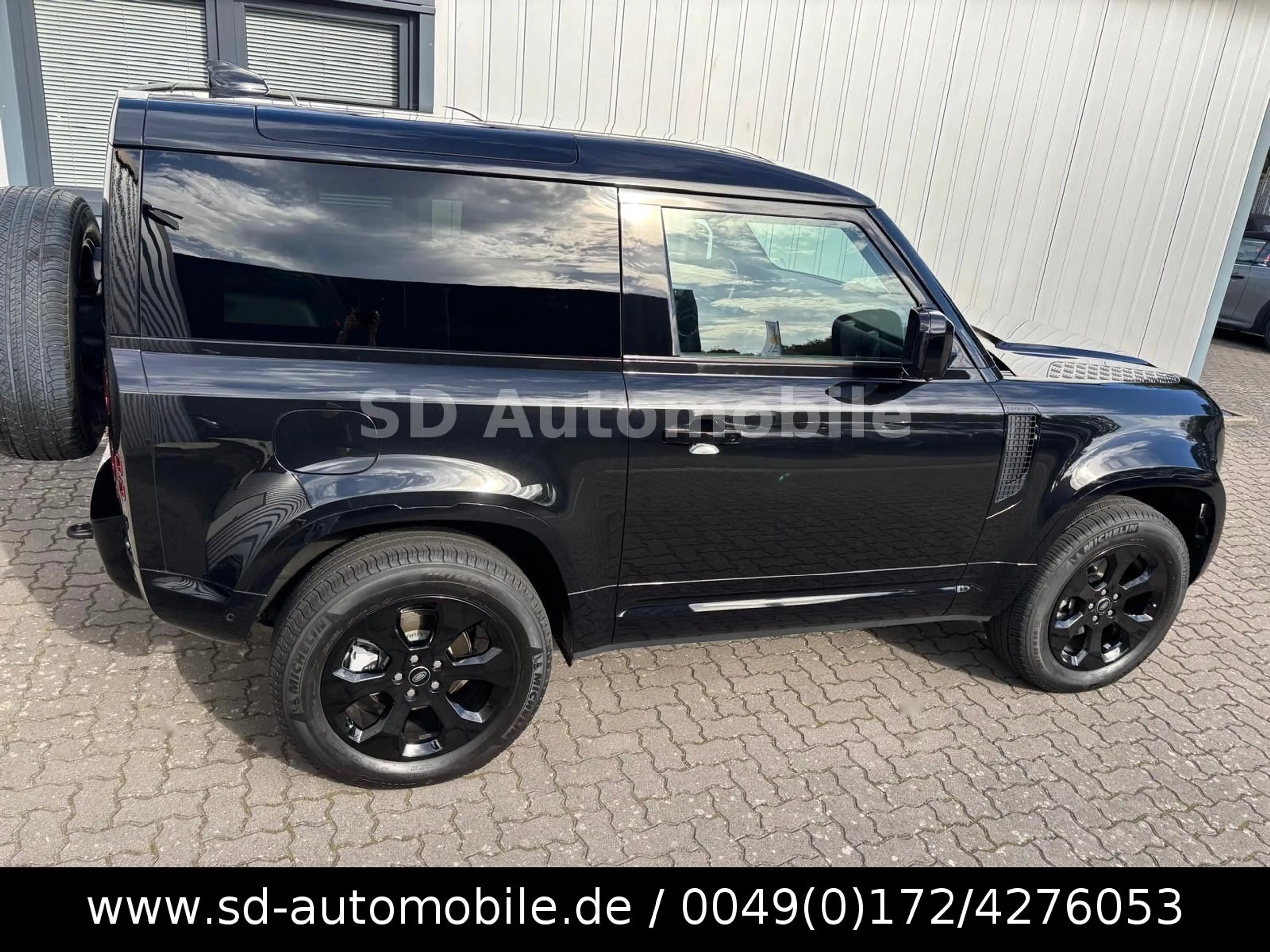 Land Rover Defender 90 X-Dynamic D250 3,0d SE BLACK-DESIGN — photo 8
