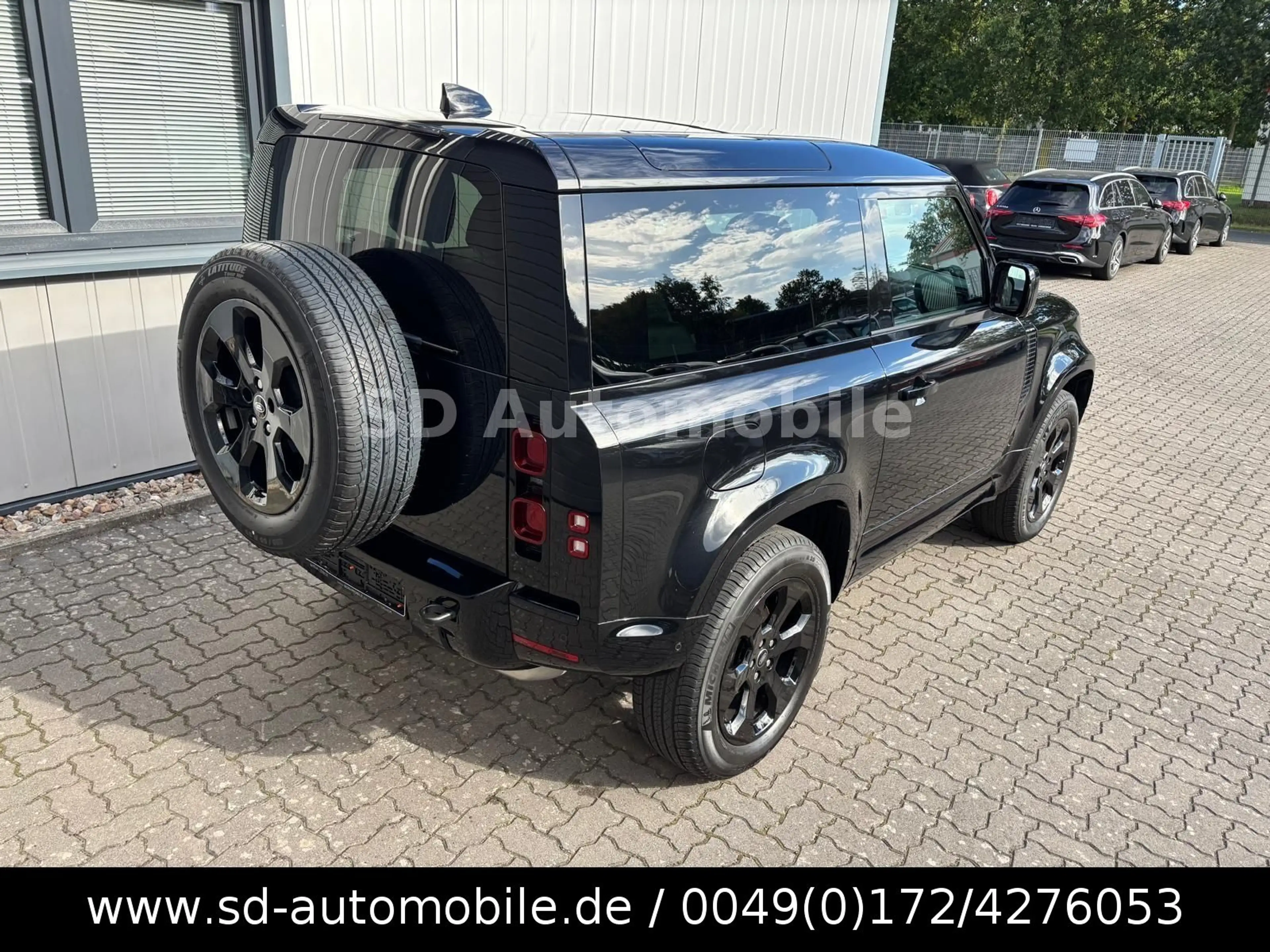 Land Rover Defender 90 X-Dynamic D250 3,0d SE BLACK-DESIGN — photo 12
