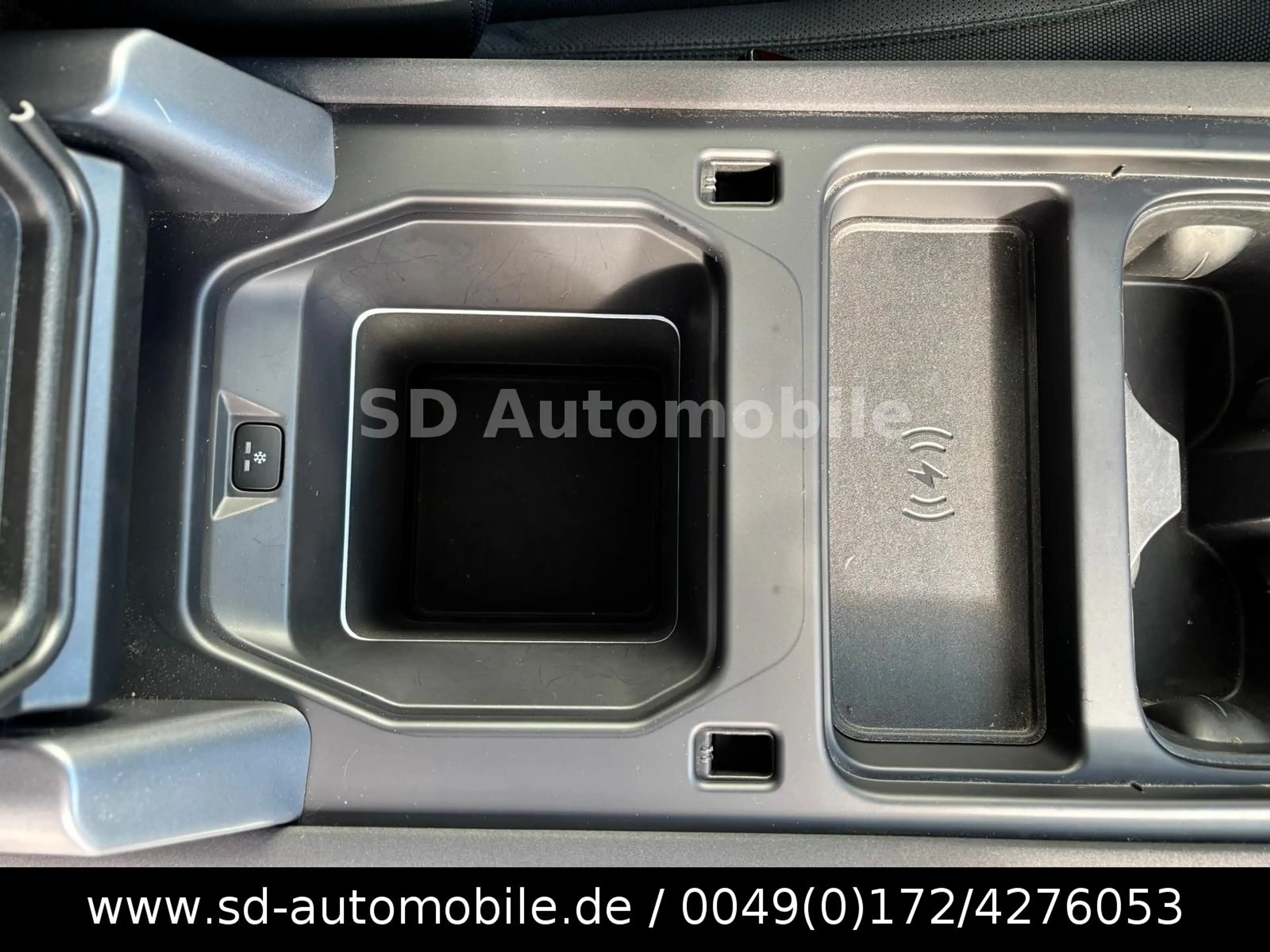 Land Rover Defender 90 X-Dynamic D250 3,0d SE BLACK-DESIGN — photo 15