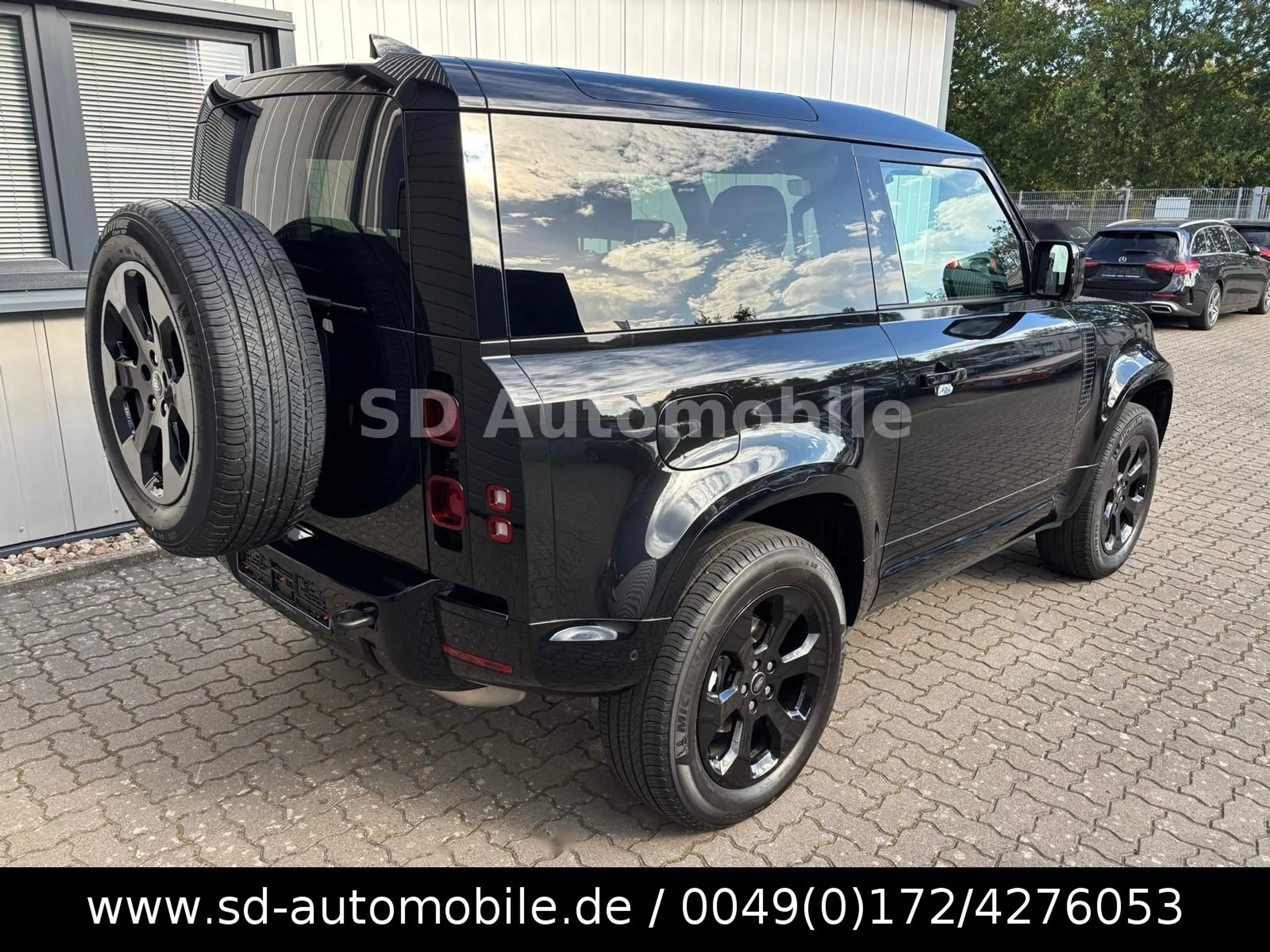 Land Rover Defender 90 X-Dynamic D250 3,0d SE BLACK-DESIGN — photo 11