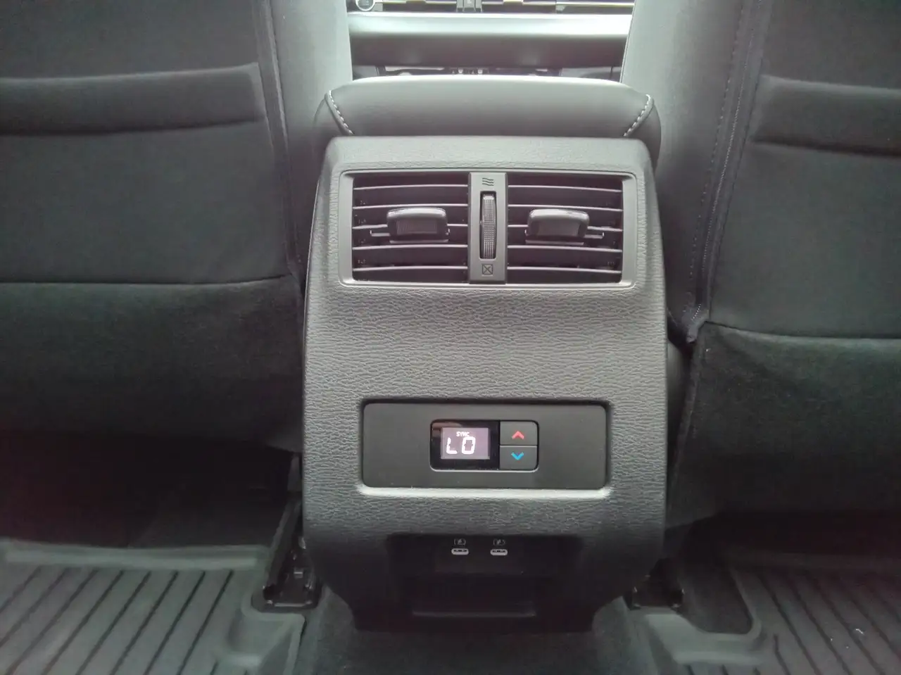 Mitsubishi Outlander снимка Mitsubishi Outlander