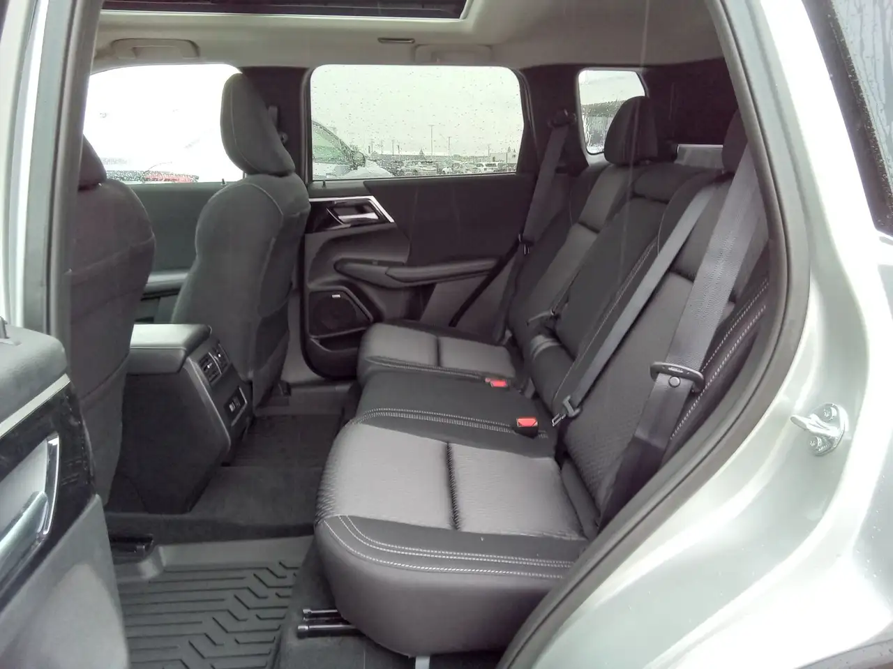 Mitsubishi Outlander снимка Mitsubishi Outlander