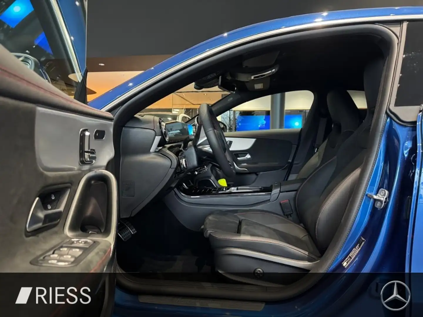 Mercedes-Benz CLA 200 AMG+PANO+DISTR+HUD+KEYL+MULTIBEAM+360°+ Blau - 2