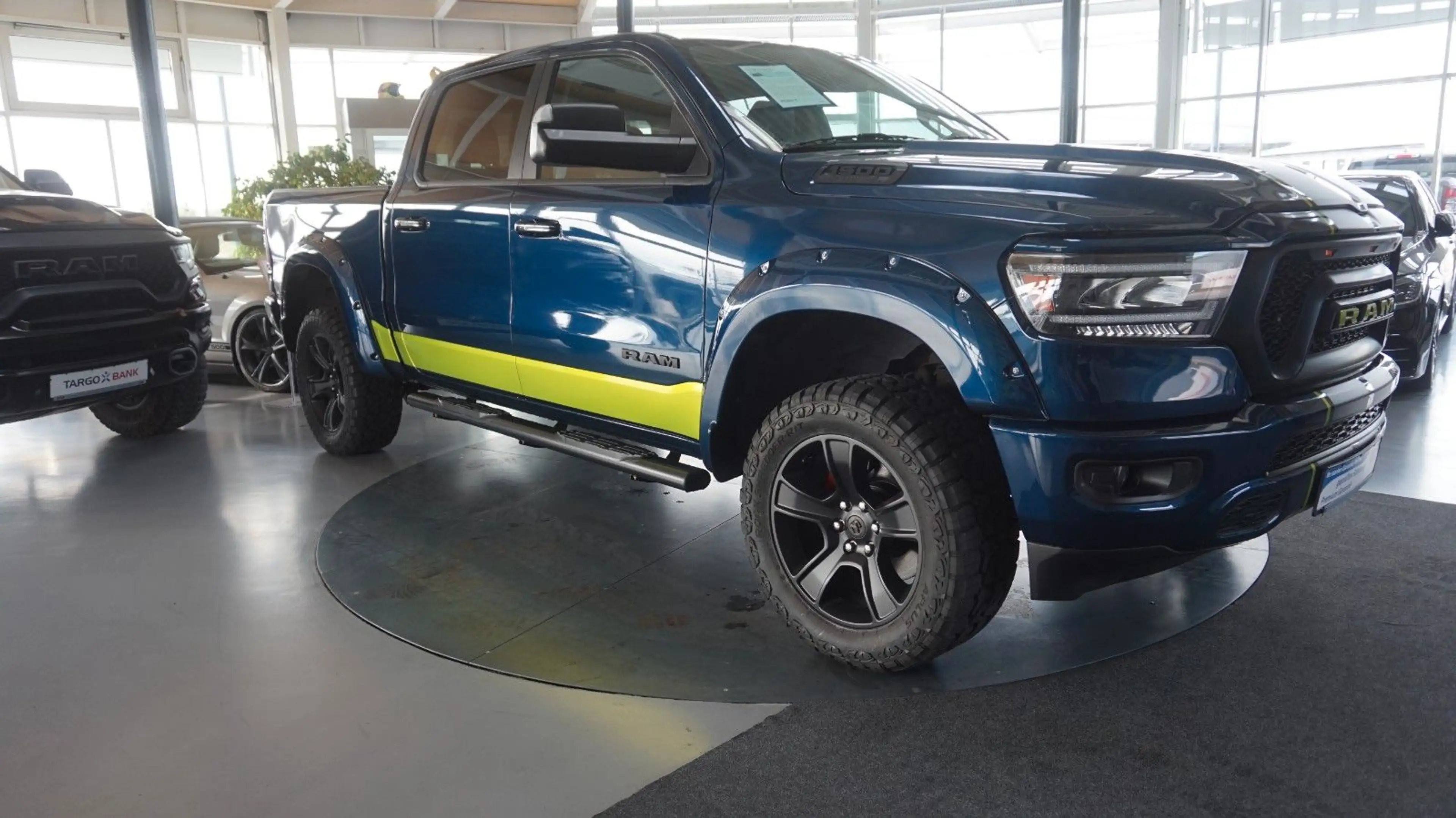 Dodge RAM 1500 V8 4x4 *Crew-Cab*Leder*hoch-breit*6Sitz — photo 5
