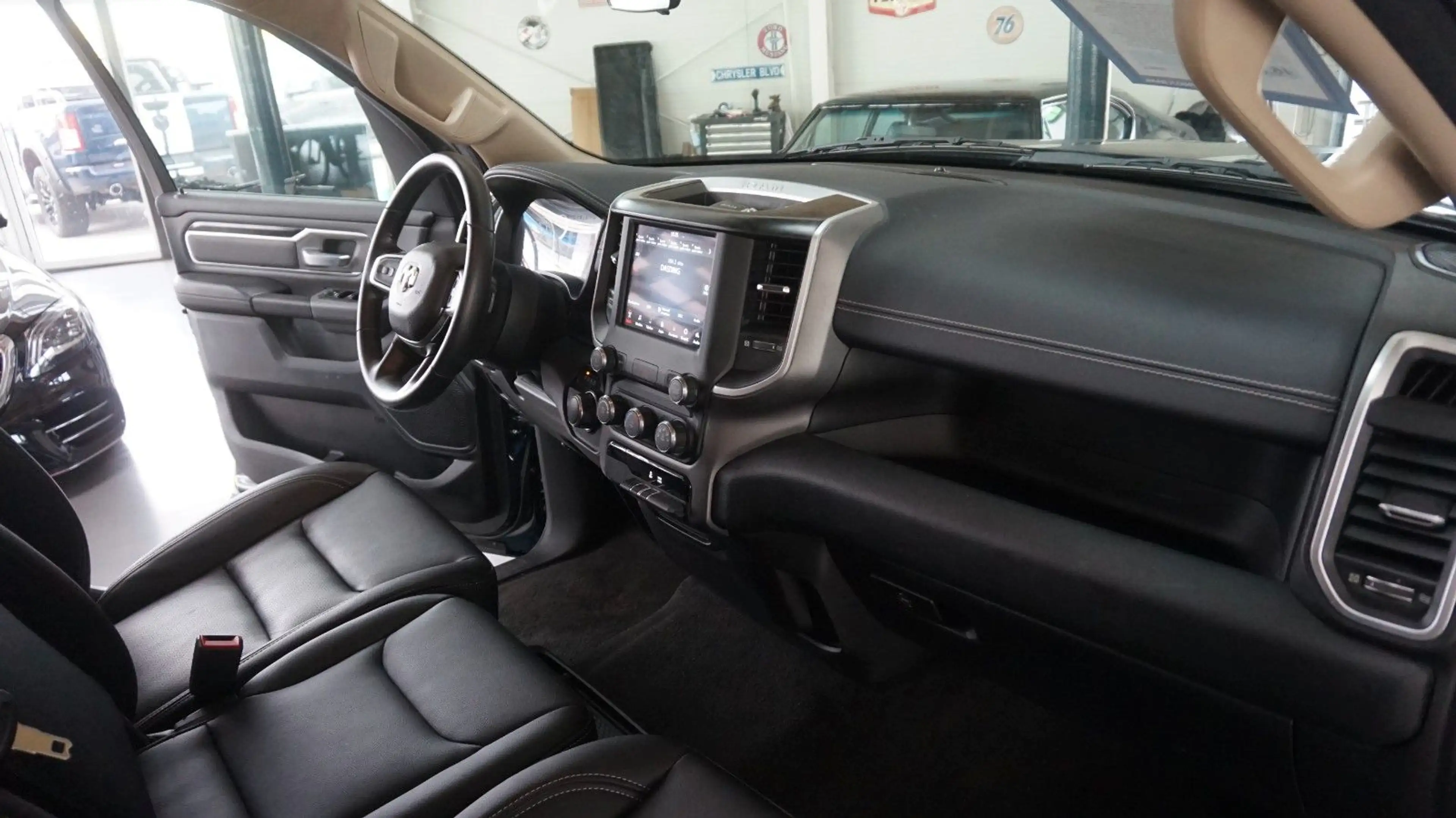 Dodge RAM 1500 V8 4x4 *Crew-Cab*Leder*hoch-breit*6Sitz — photo 11