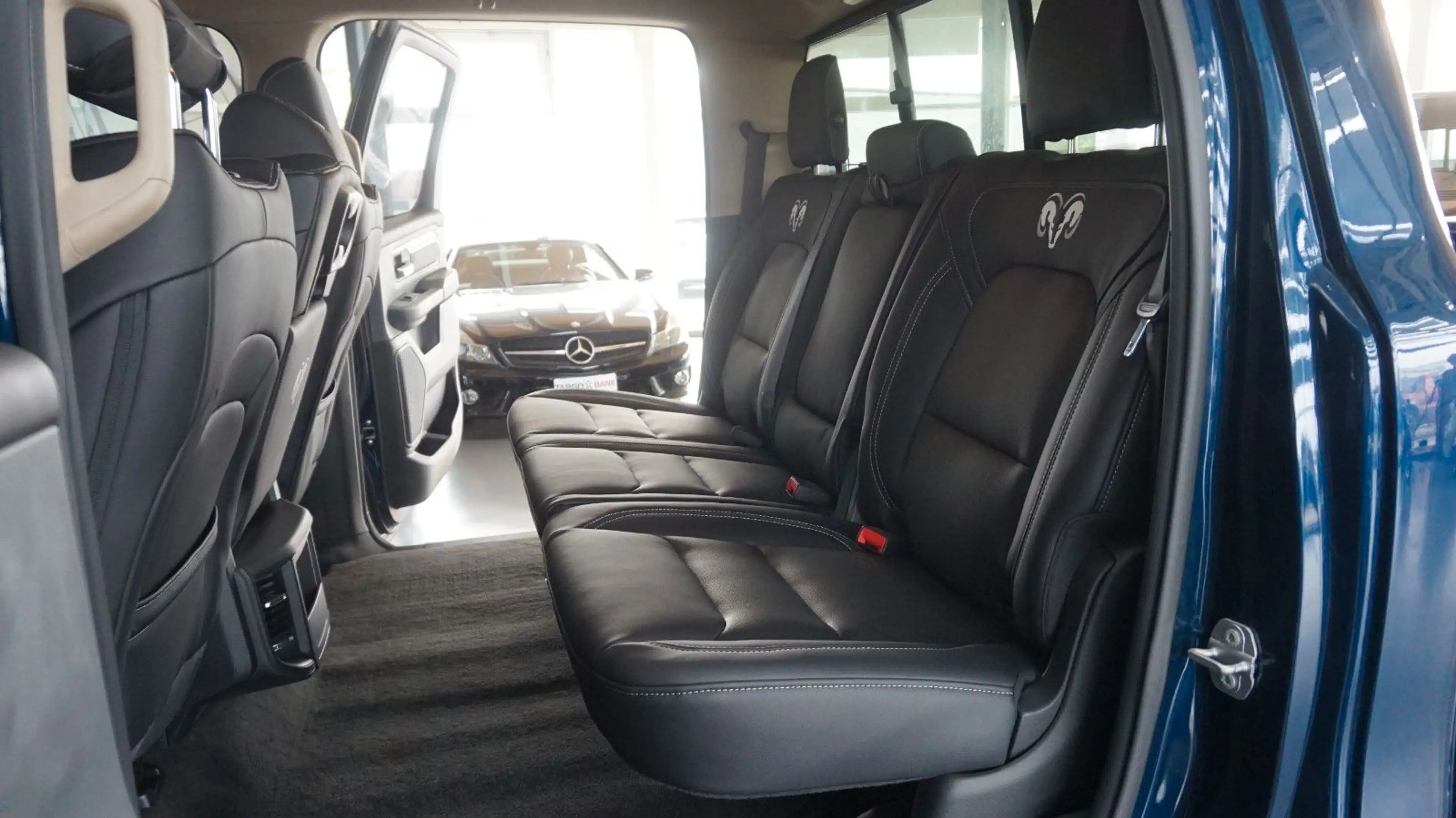 Dodge RAM 1500 V8 4x4 *Crew-Cab*Leder*hoch-breit*6Sitz — photo 13