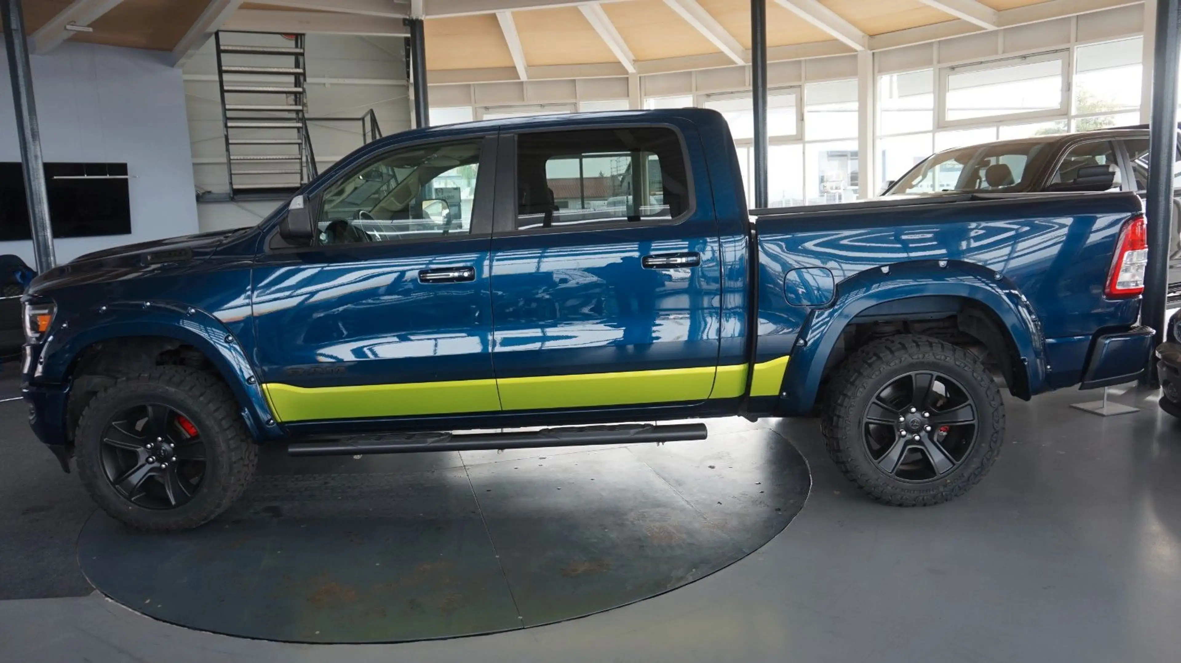 Dodge RAM 1500 V8 4x4 *Crew-Cab*Leder*hoch-breit*6Sitz — photo 3