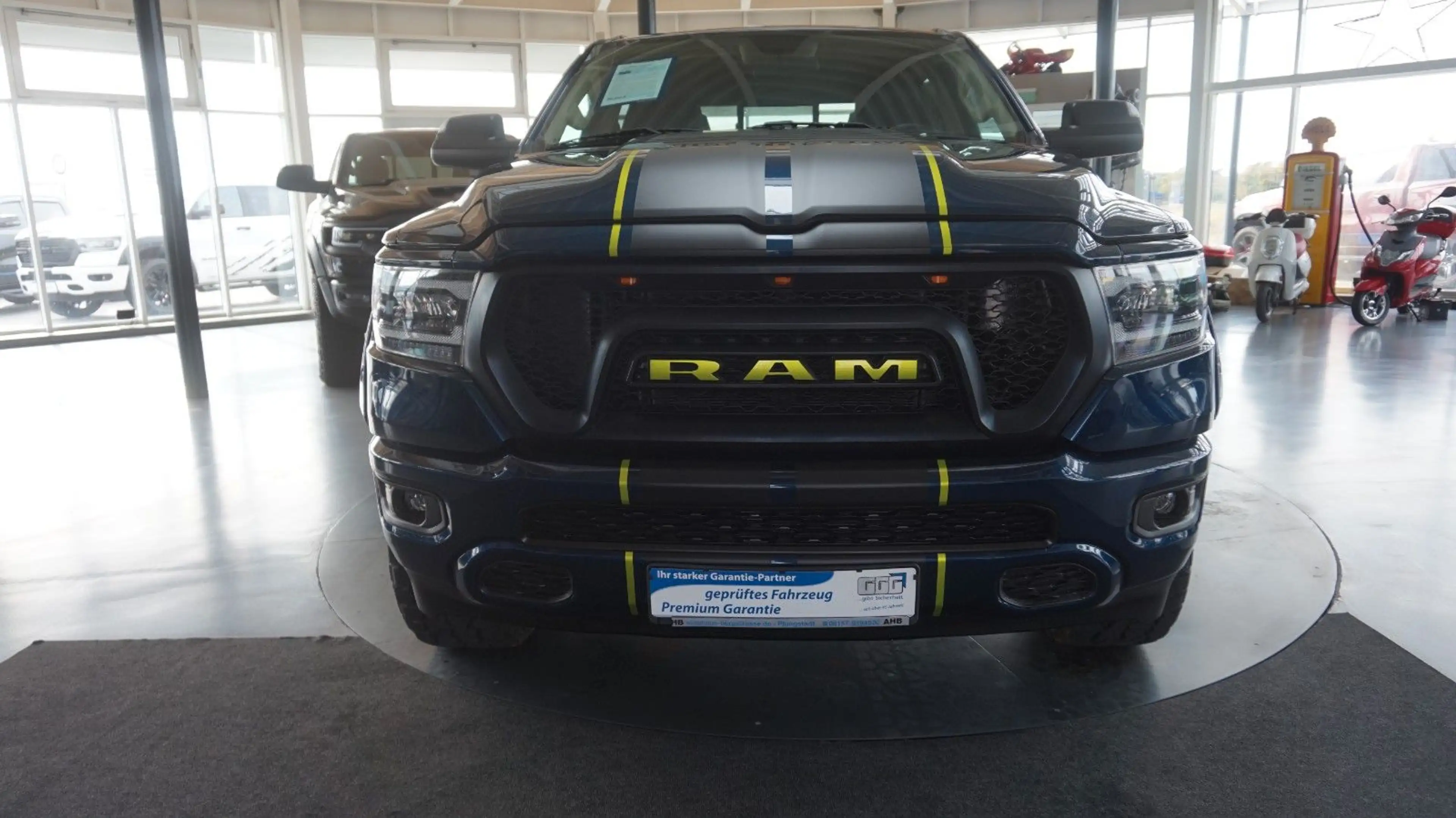Dodge RAM 1500 V8 4x4 *Crew-Cab*Leder*hoch-breit*6Sitz — photo 2
