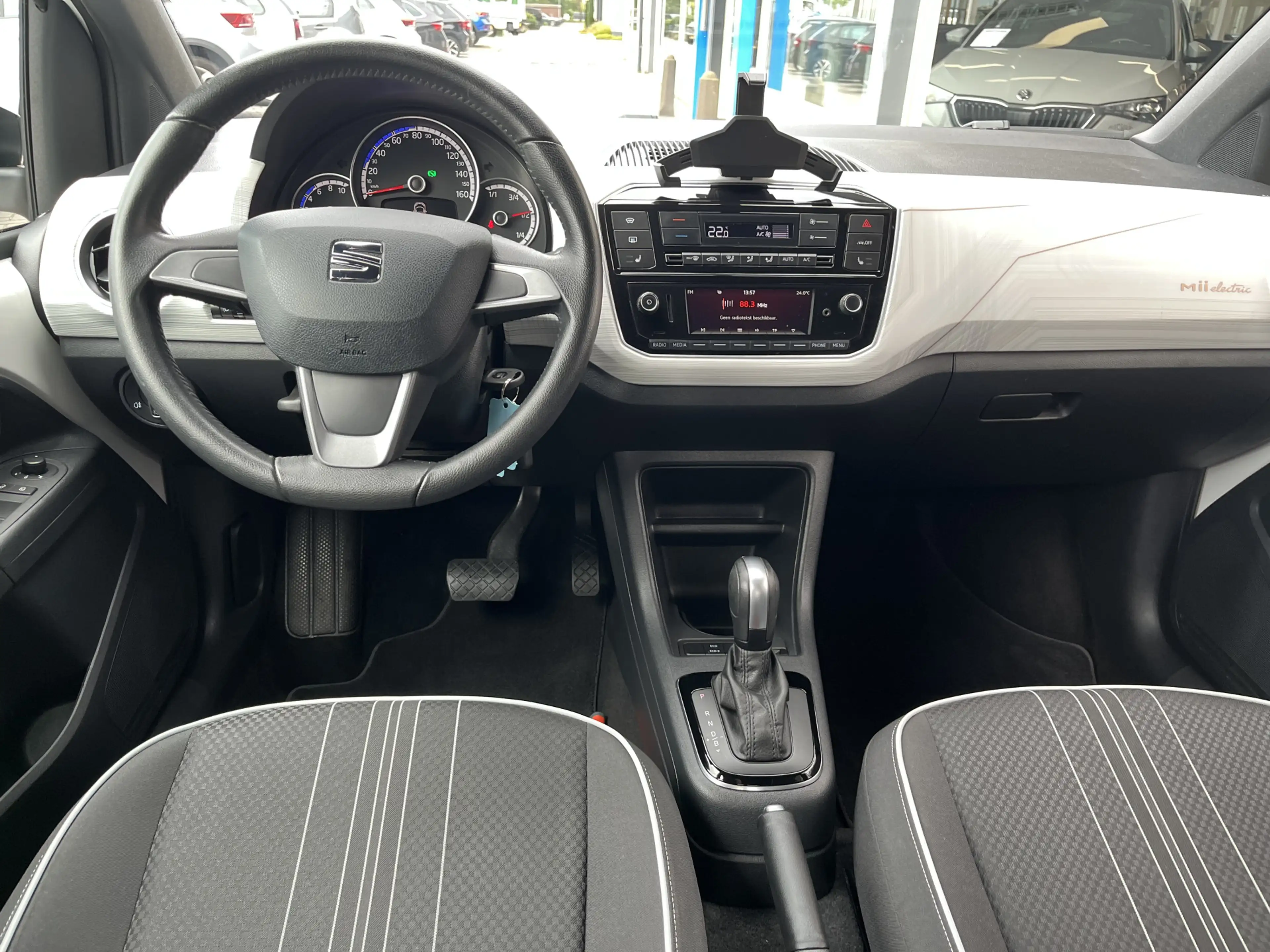 SEAT Mii Electric electric Plus / SOH 94%/ AUTOMAAT/ STOELV — photo 7
