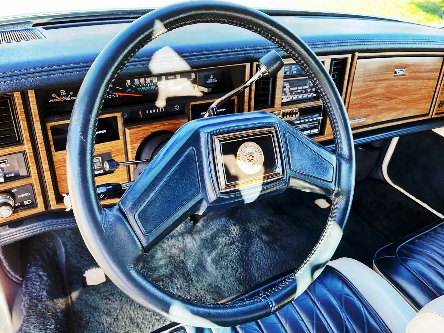 Cadillac Eldorado Bílá - 1