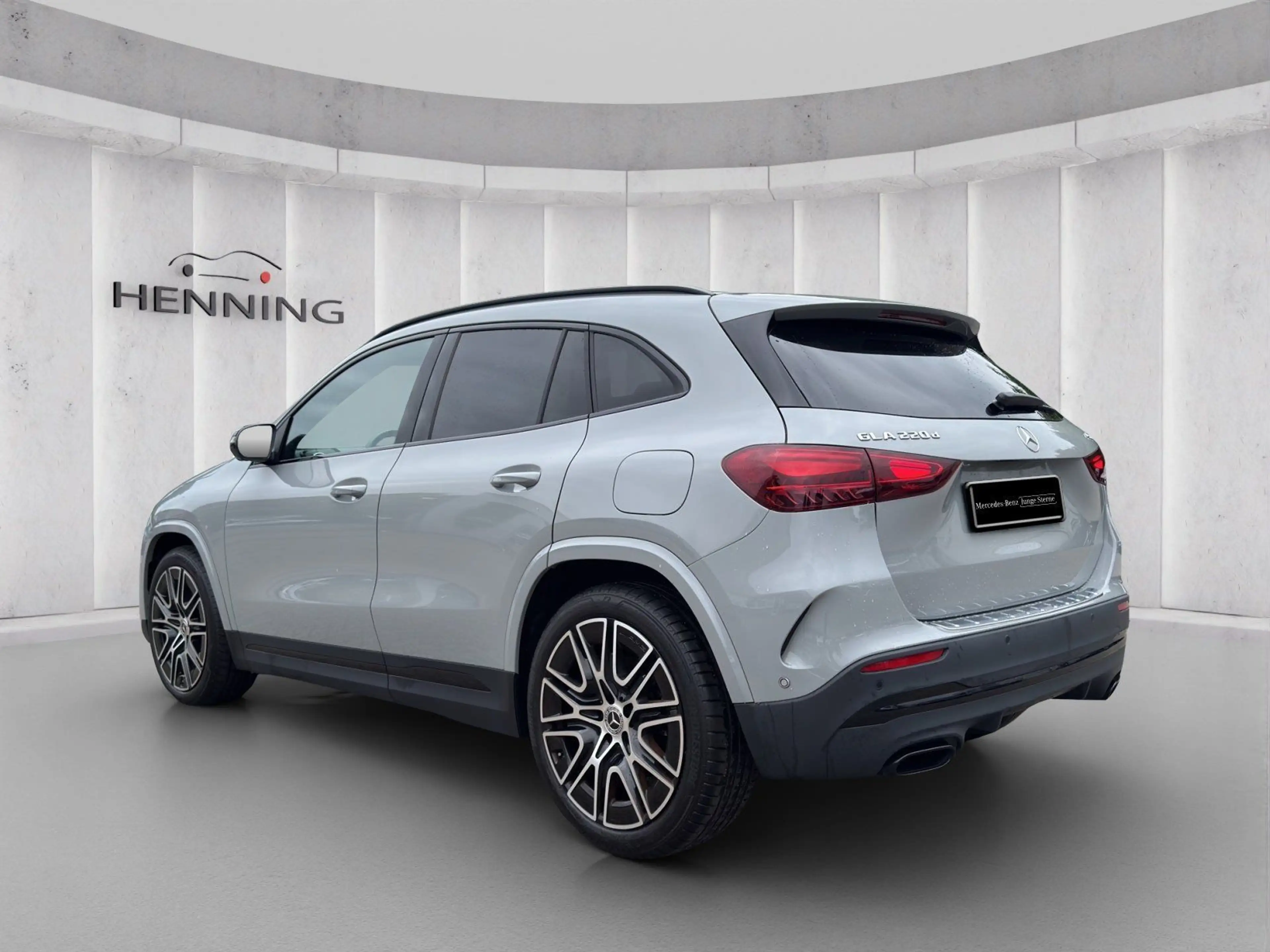 Mercedes-Benz GLA 220 d 4M AMG Night Pano 360° AHK Sthz Totw. — photo 3