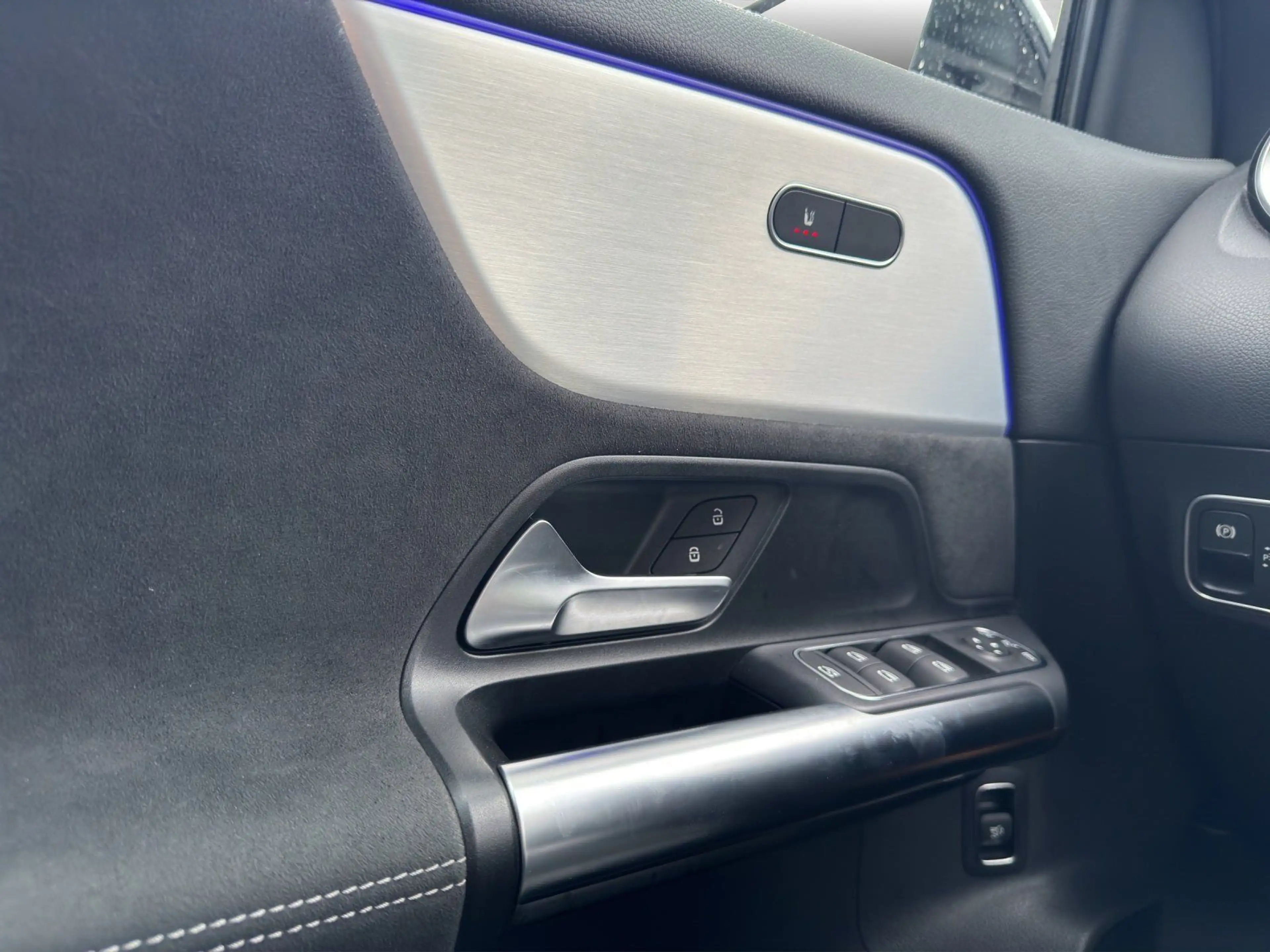 Mercedes-Benz GLA 220 d 4M AMG Night Pano 360° AHK Sthz Totw. — photo 12