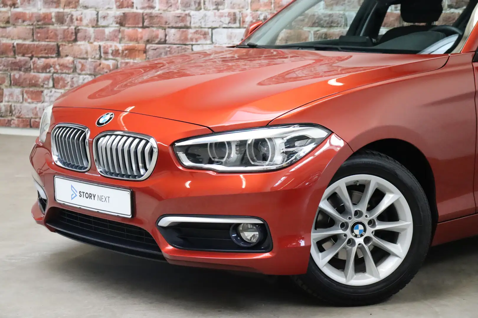 BMW 118 1 Serie 118i Executive Urban Line Automaat 5 deurs Oranje - 2
