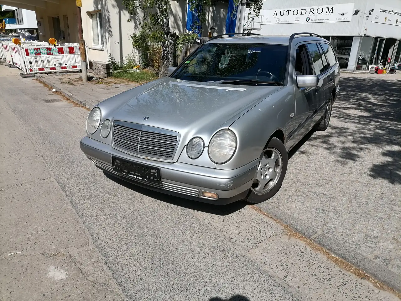 Mercedes-Benz E 200