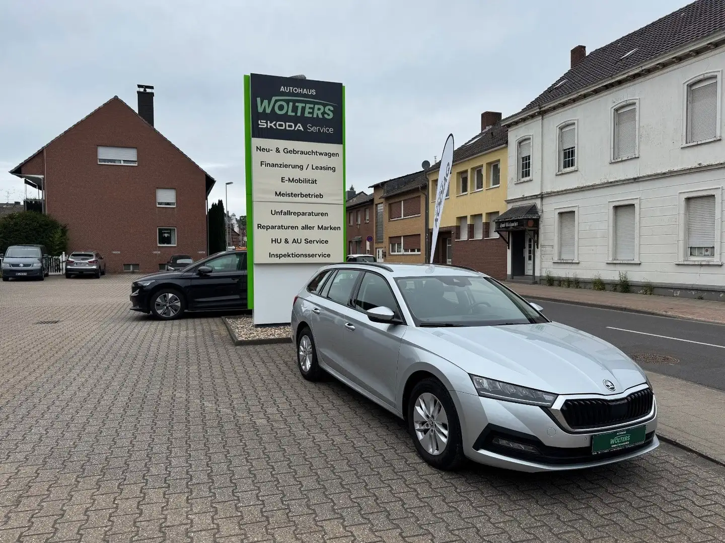Skoda Octavia OCTAVIA COMBI AMBITION ACC NAVI KESSY PDC Argento - 1