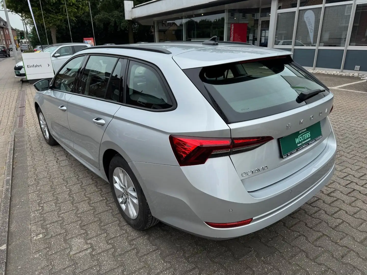 Skoda Octavia OCTAVIA COMBI AMBITION ACC NAVI KESSY PDC Argento - 2