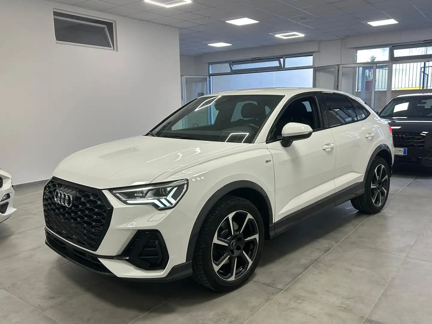 Audi Q3 Sportback 40TDI quattro SLine Bianco - 2