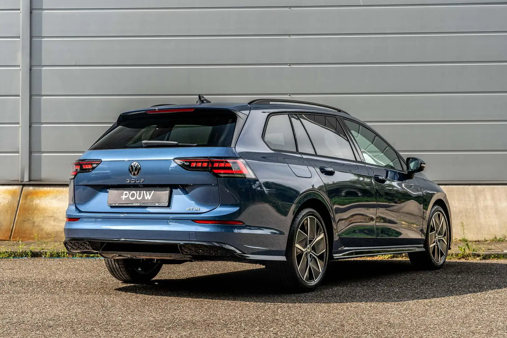 Volkswagen Golf Variant 1.5 eTSI 116pk R-Line Edition | LMV 18" | Rondomzi Blau - 2