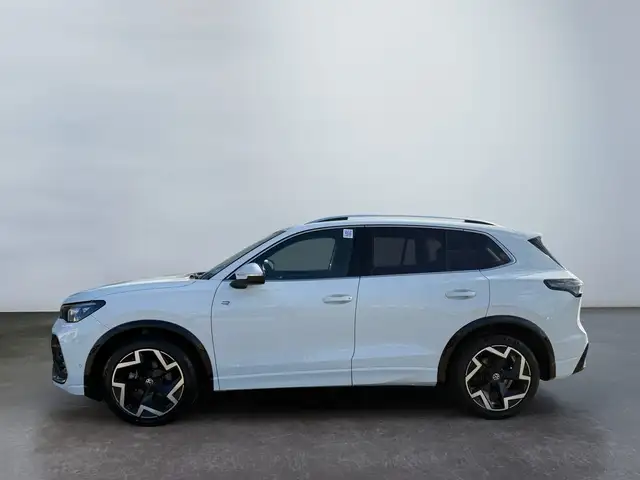Volkswagen Tiguan view 3