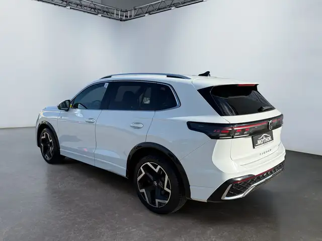 Volkswagen Tiguan view 4