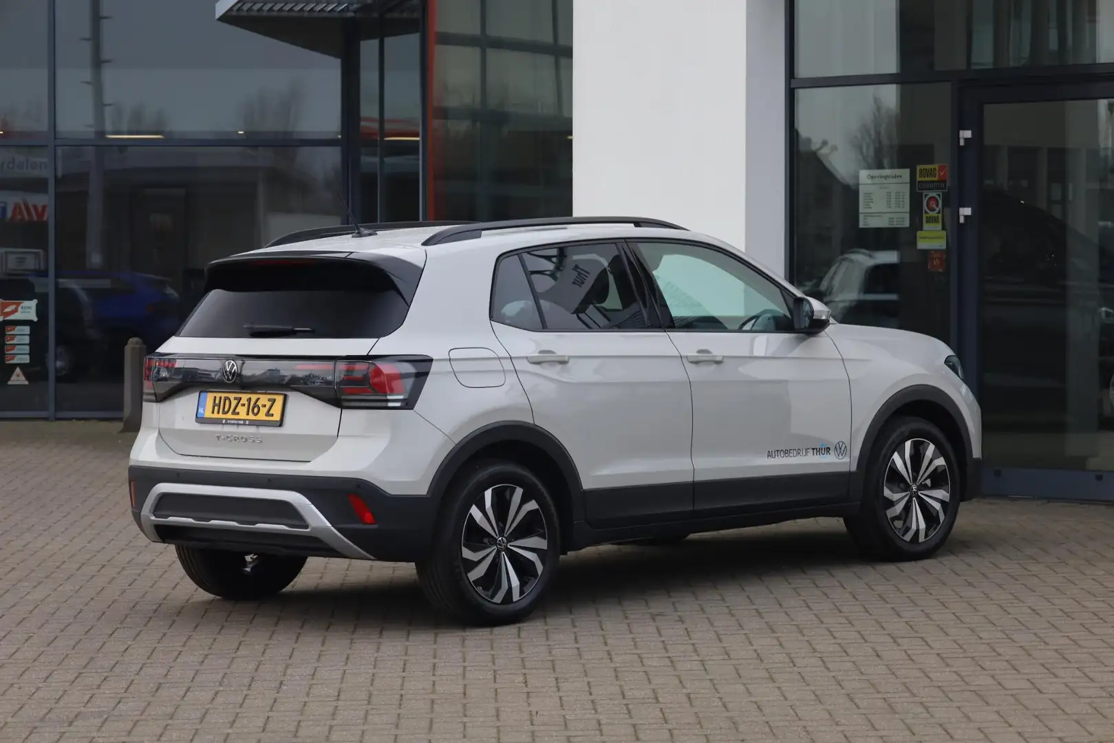 Volkswagen T-Cross 1.0 TSI Life Edition 95PK / 70kW, 17" 'Manila' LMV Grijs - 2