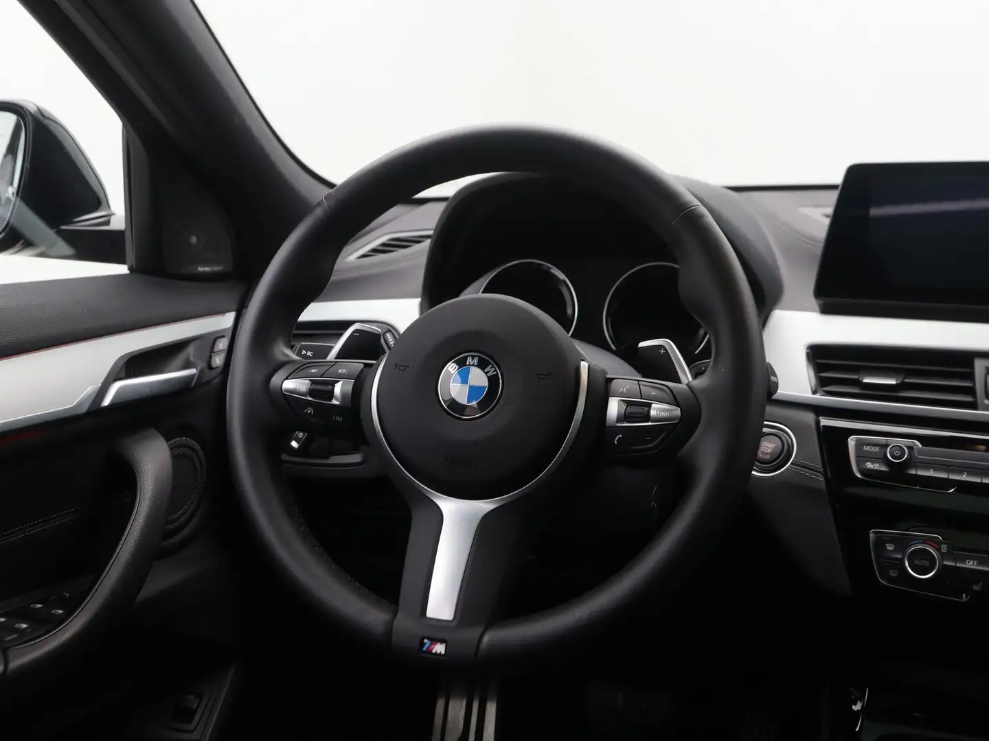 BMW X2 sDrive20i High Executive M Sport Zwart - 2