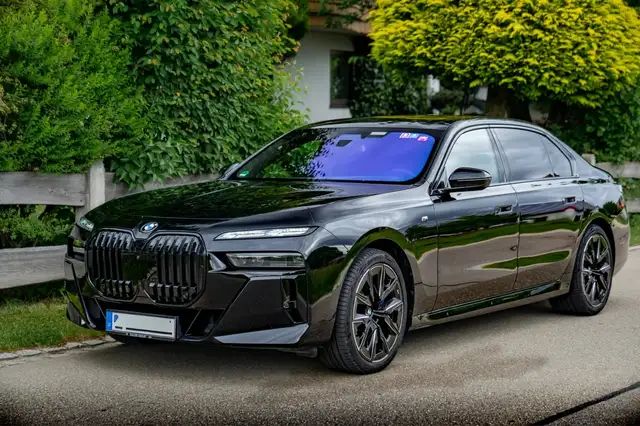Bmw 740 740d xDrive M Sport · Executive Lounge · unfallfrei · Individual Merino Tartufo