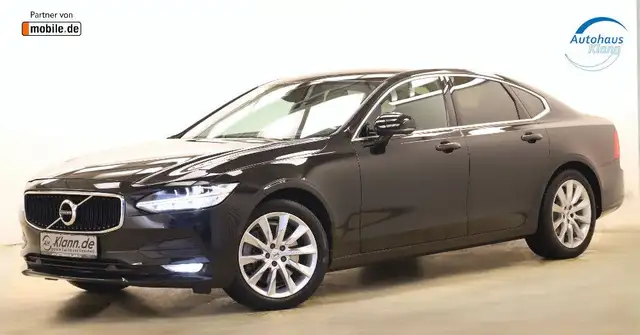 Volvo S90 view 3