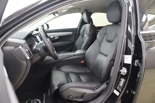 Volvo S90 view 9