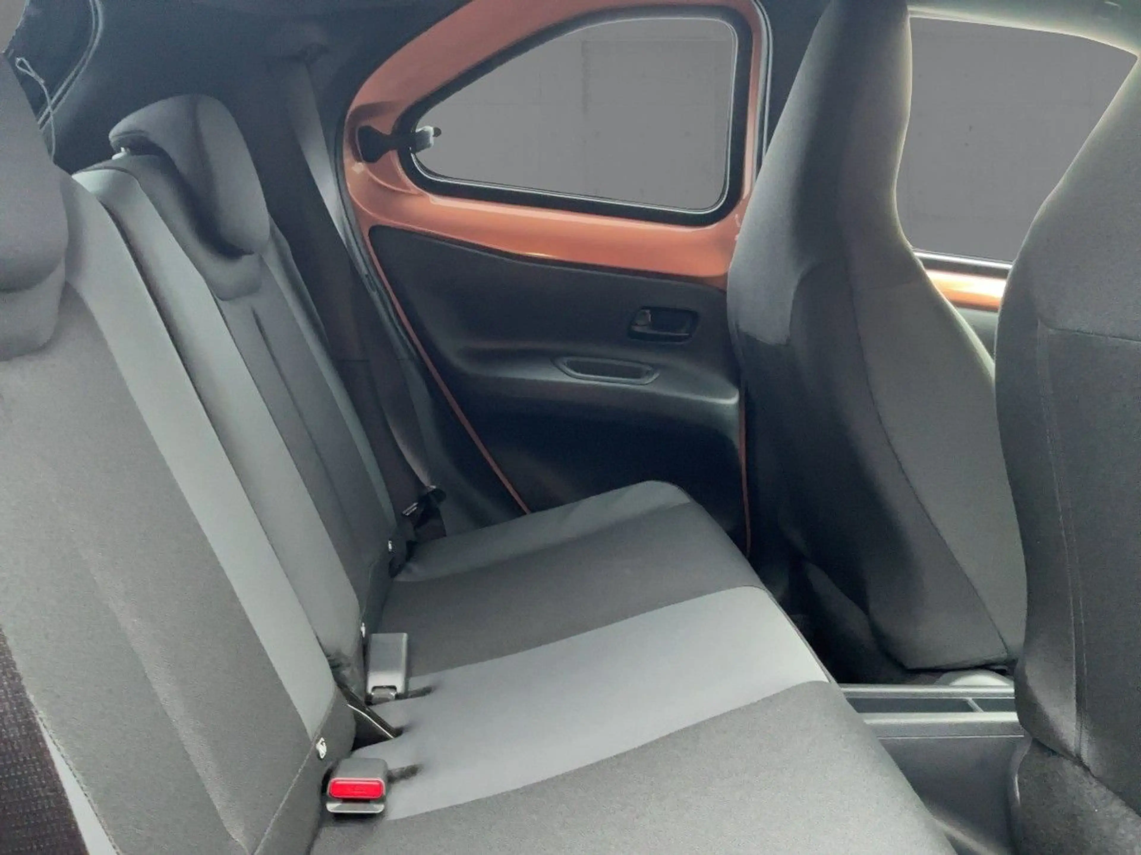 Toyota Aygo X AYGO X Hyb. 1.5 Hyb. // Lounge — photo 13