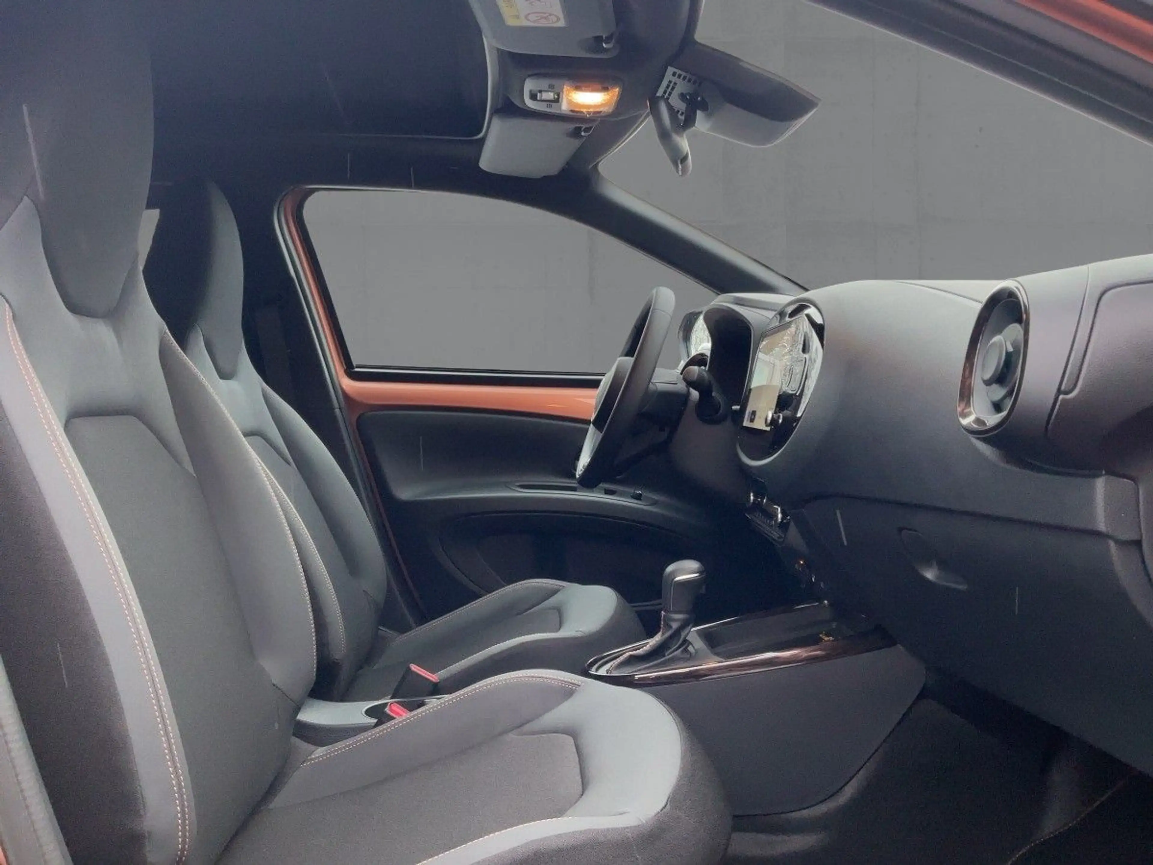 Toyota Aygo X AYGO X Hyb. 1.5 Hyb. // Lounge — photo 12