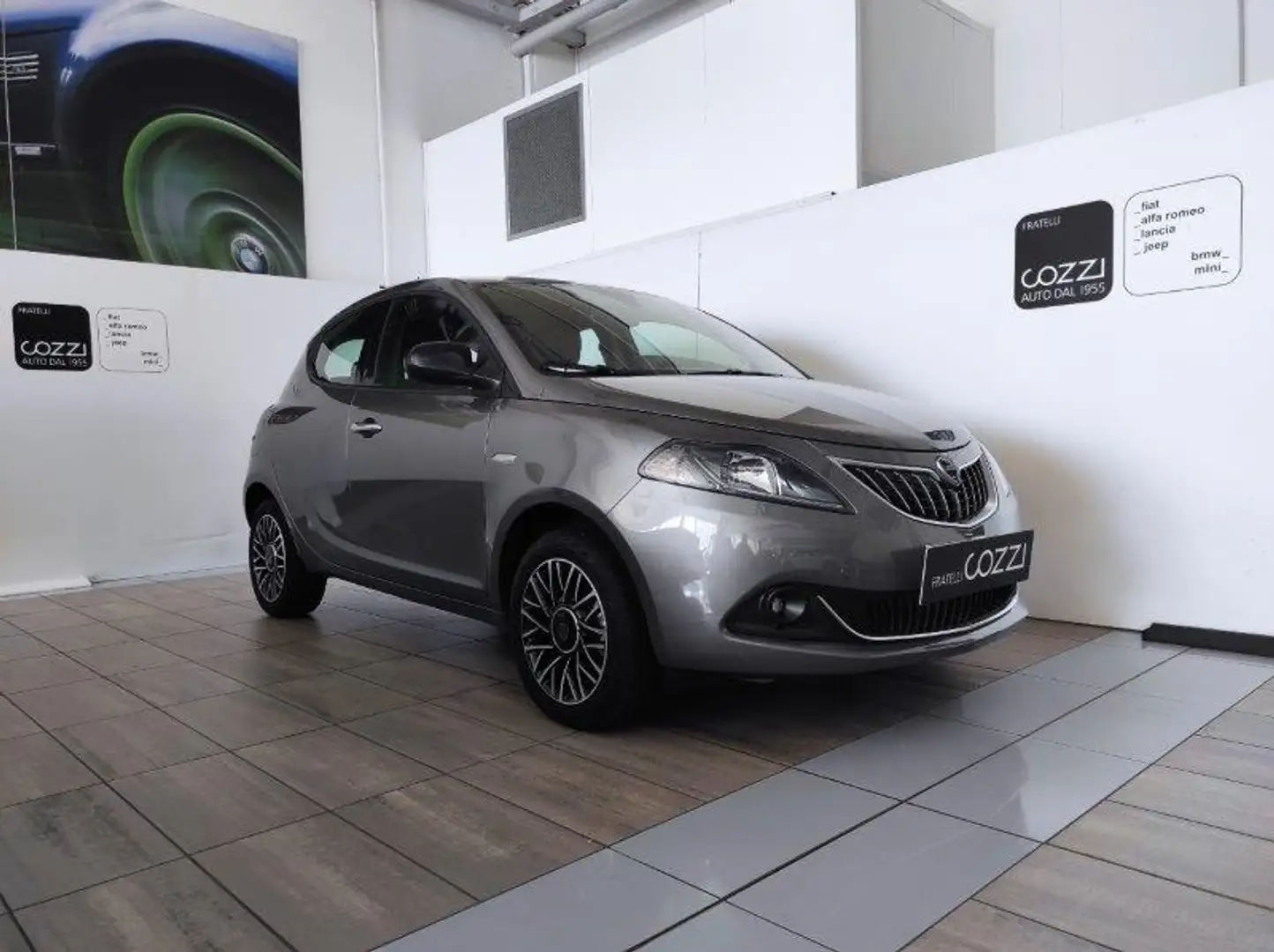 Lancia Ypsilon 3ª serie - Ypsilon 1.0 FireFly 5 porte S&S Hybrid Grigio - 1
