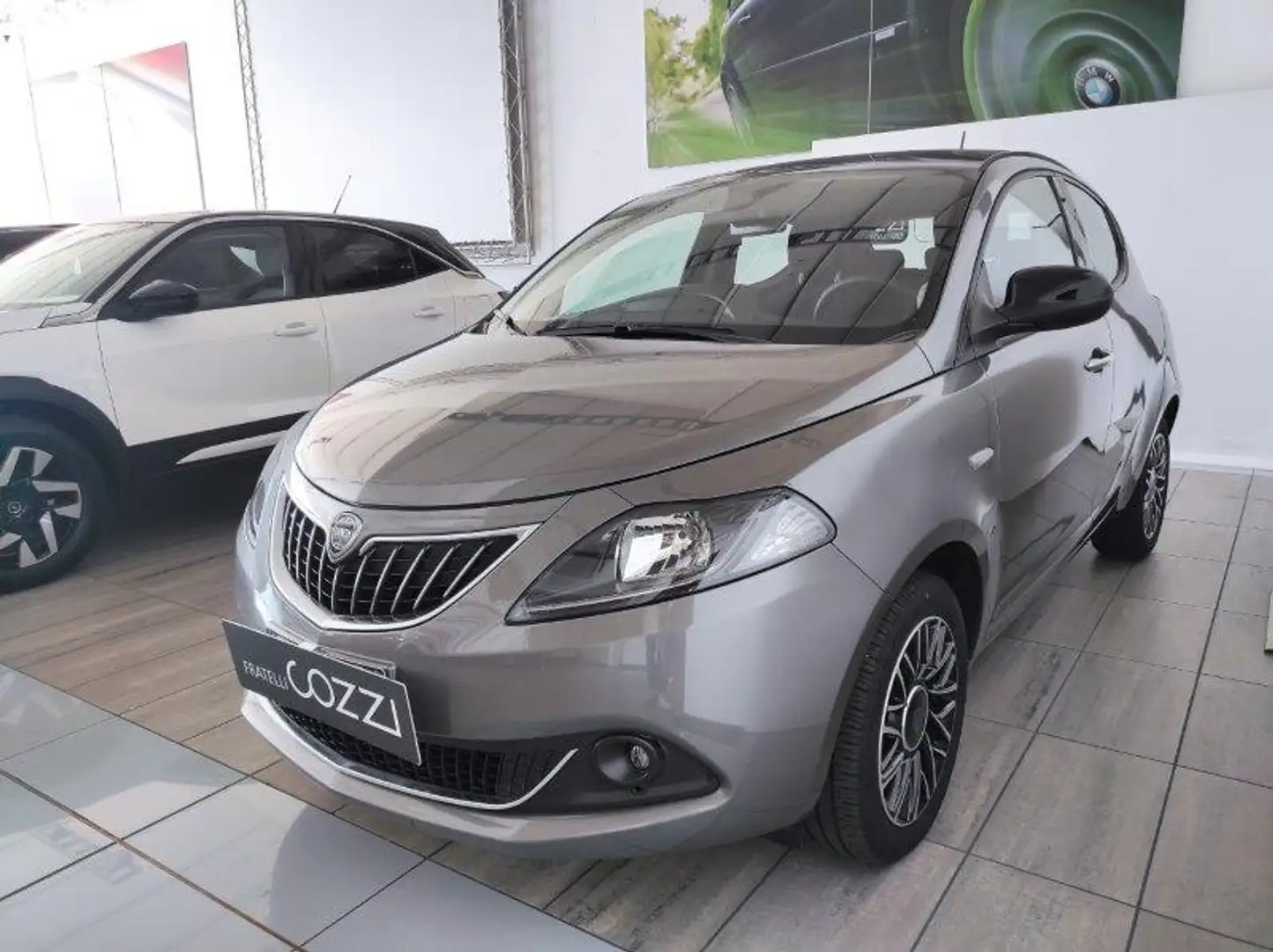 Lancia Ypsilon 3ª serie - Ypsilon 1.0 FireFly 5 porte S&S Hybrid Grigio - 2