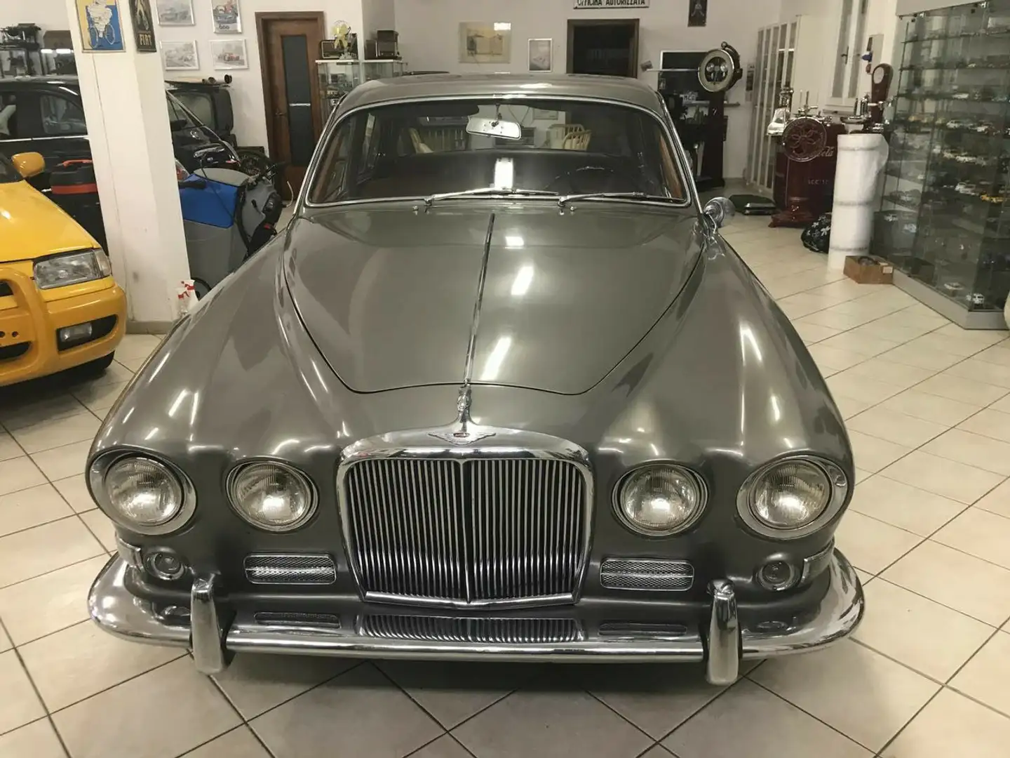 Jaguar 420 Grau - 2